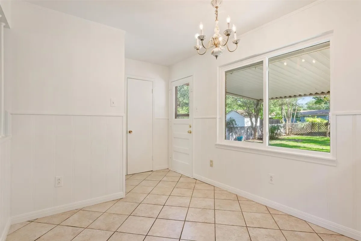 Single Family Residence For Sale in Mc Lennan County , 1319 Royal Oaks Drive, Waco, Texas 76710, 3 Bedroom, 2 Bathroom, Garage spaces, 1,376 Sqft, built in 1959, mls#21405813, Real Estate Agent in Waco, Homes For Sale in Mc Lennan county, Homes For Sale in Waco, Realtor in Waco Texas, Real Estate Brokerage Independent Realty Texas, Luminita Cordes Realtor