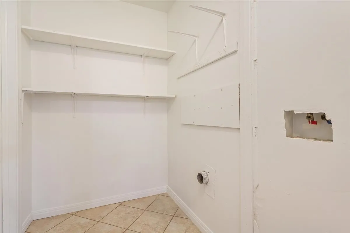 Single Family Residence For Sale in Mc Lennan County , 1319 Royal Oaks Drive, Waco, Texas 76710, 3 Bedroom, 2 Bathroom, Garage spaces, 1,376 Sqft, built in 1959, mls#21405813, Real Estate Agent in Waco, Homes For Sale in Mc Lennan county, Homes For Sale in Waco, Realtor in Waco Texas, Real Estate Brokerage Independent Realty Texas, Luminita Cordes Realtor