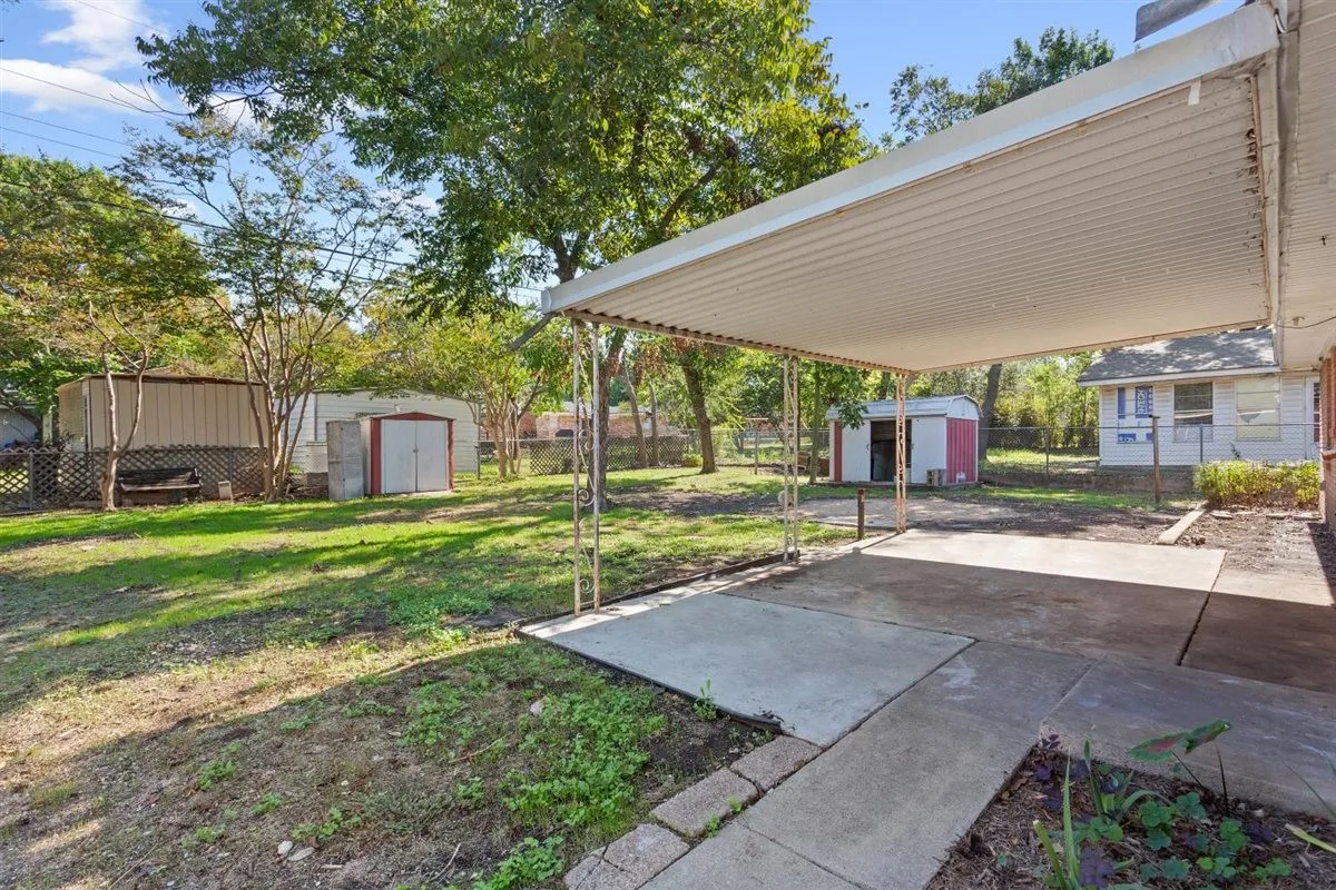 Single Family Residence For Sale in Mc Lennan County , 1319 Royal Oaks Drive, Waco, Texas 76710, 3 Bedroom, 2 Bathroom, Garage spaces, 1,376 Sqft, built in 1959, mls#21405813, Real Estate Agent in Waco, Homes For Sale in Mc Lennan county, Homes For Sale in Waco, Realtor in Waco Texas, Real Estate Brokerage Independent Realty Texas, Luminita Cordes Realtor