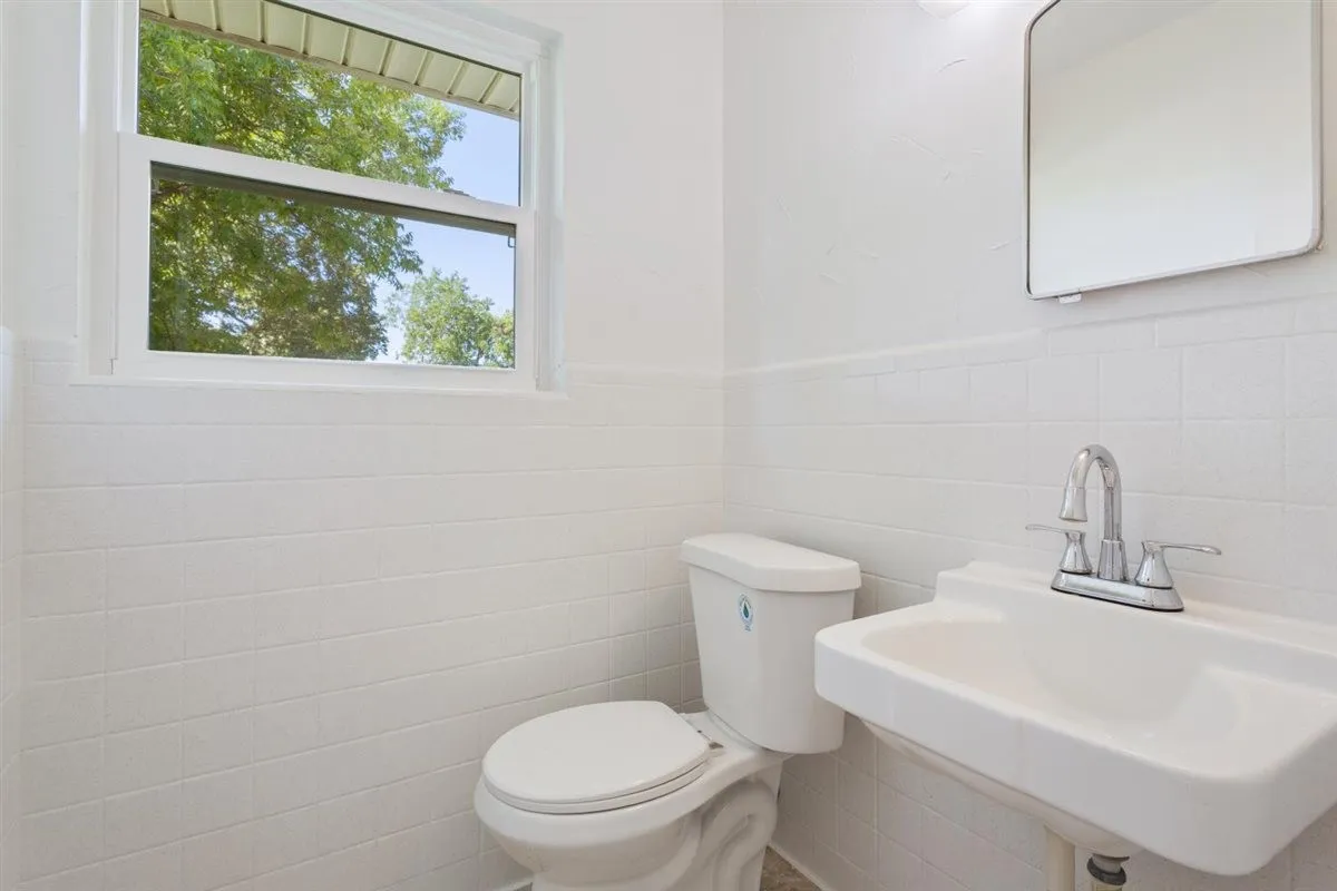 Single Family Residence For Sale in Mc Lennan County , 1319 Royal Oaks Drive, Waco, Texas 76710, 3 Bedroom, 2 Bathroom, Garage spaces, 1,376 Sqft, built in 1959, mls#21405813, Real Estate Agent in Waco, Homes For Sale in Mc Lennan county, Homes For Sale in Waco, Realtor in Waco Texas, Real Estate Brokerage Independent Realty Texas, Luminita Cordes Realtor