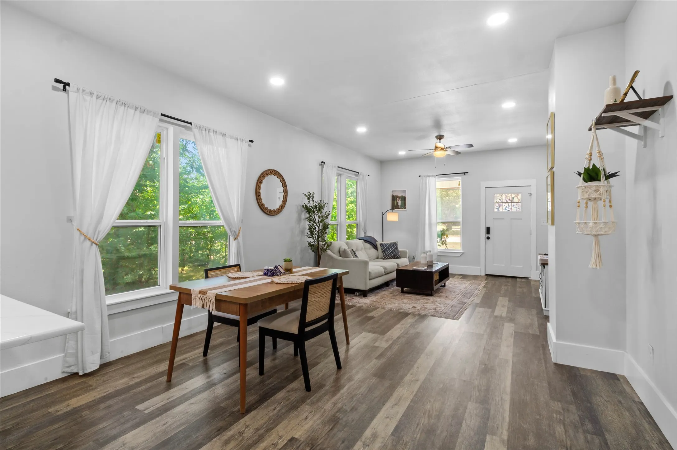 Single Family Residence For Rent in Navarro County , 2200 N Beaton Street, Corsicana, Texas 75110, 4 Bedroom, 3 Bathroom, Garage spaces, 1,856 Sqft, built in 1900, mls#21408139, Real Estate Agent in Corsicana, Homes For Rent in Navarro county, Homes For Rent in Corsicana, Realtor in Corsicana Texas, Real Estate Brokerage Independent Realty Texas, Luminita Cordes Realtor