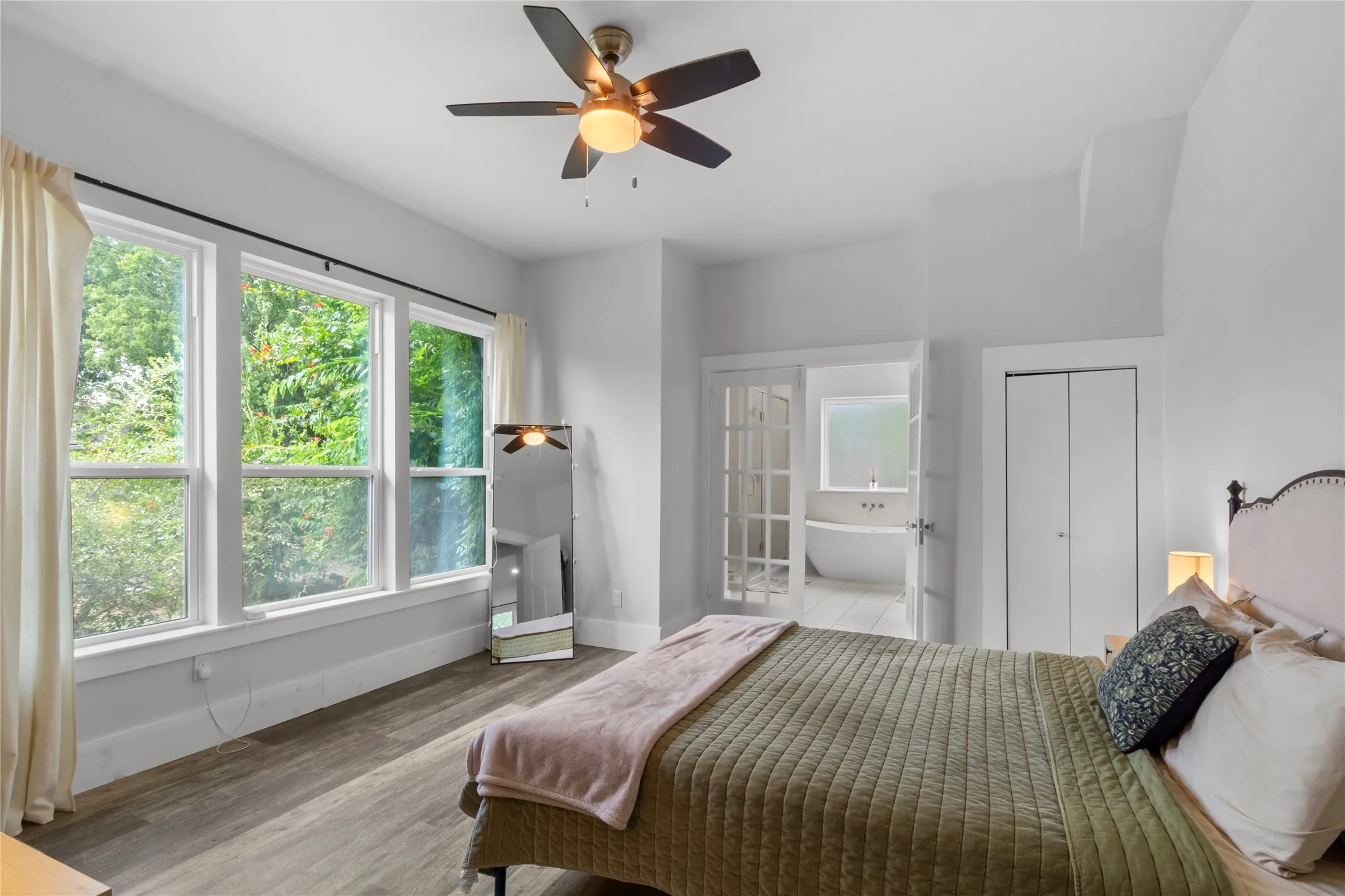 Single Family Residence For Rent in Navarro County , 2200 N Beaton Street, Corsicana, Texas 75110, 4 Bedroom, 3 Bathroom, Garage spaces, 1,856 Sqft, built in 1900, mls#21408139, Real Estate Agent in Corsicana, Homes For Rent in Navarro county, Homes For Rent in Corsicana, Realtor in Corsicana Texas, Real Estate Brokerage Independent Realty Texas, Luminita Cordes Realtor