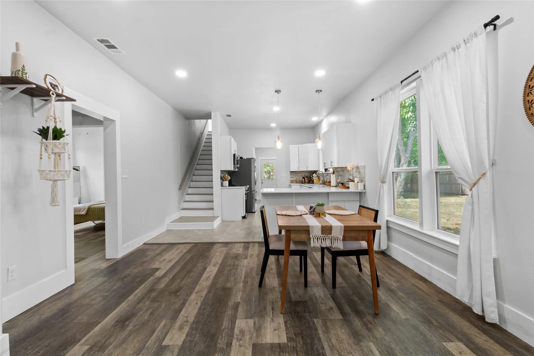 Single Family Residence For Rent in Navarro County , 2200 N Beaton Street, Corsicana, Texas 75110, 4 Bedroom, 3 Bathroom, Garage spaces, 1,856 Sqft, built in 1900, mls#21408139, Real Estate Agent in Corsicana, Homes For Rent in Navarro county, Homes For Rent in Corsicana, Realtor in Corsicana Texas, Real Estate Brokerage Independent Realty Texas, Luminita Cordes Realtor