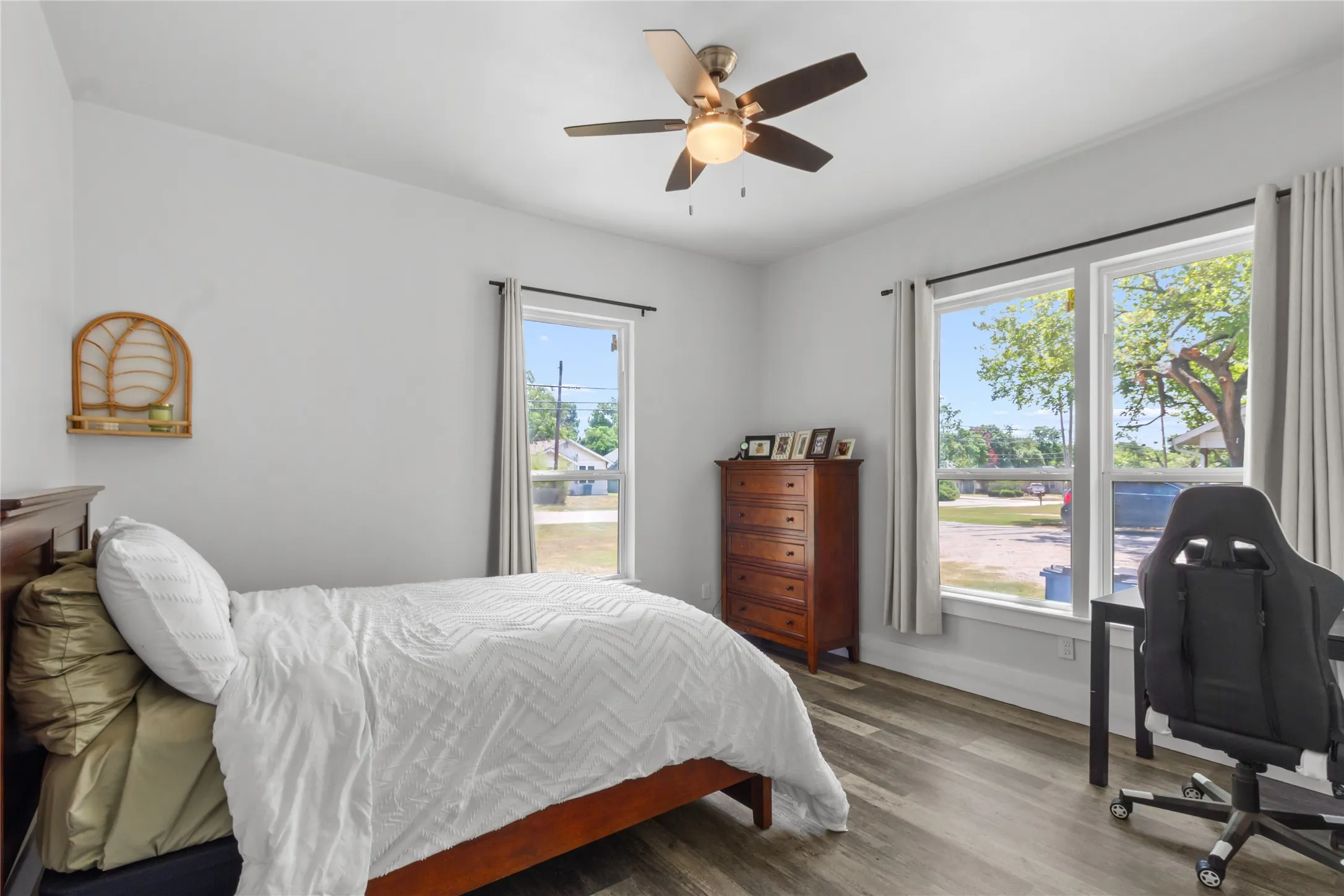 Single Family Residence For Rent in Navarro County , 2200 N Beaton Street, Corsicana, Texas 75110, 4 Bedroom, 3 Bathroom, Garage spaces, 1,856 Sqft, built in 1900, mls#21408139, Real Estate Agent in Corsicana, Homes For Rent in Navarro county, Homes For Rent in Corsicana, Realtor in Corsicana Texas, Real Estate Brokerage Independent Realty Texas, Luminita Cordes Realtor