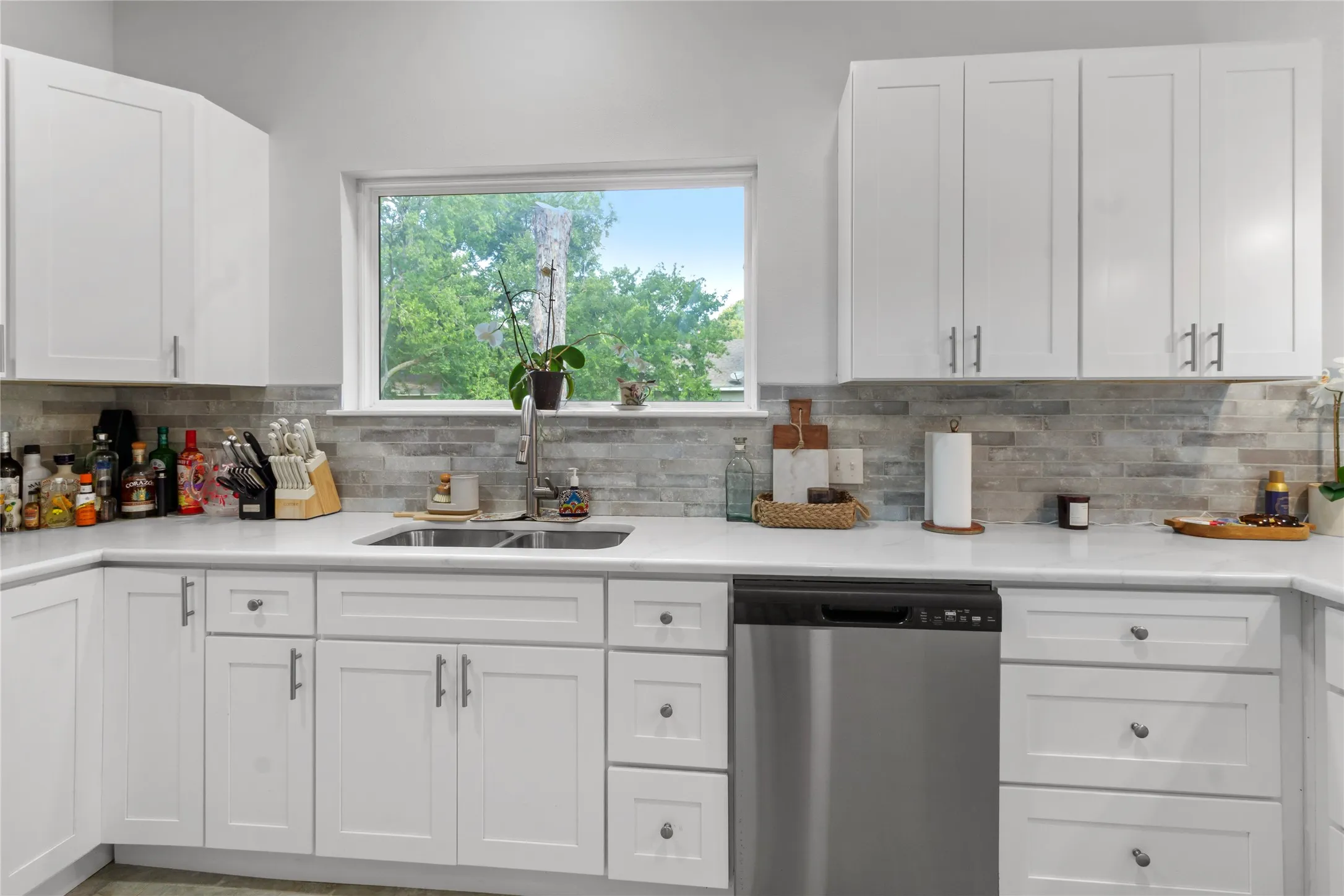 Single Family Residence For Rent in Navarro County , 2200 N Beaton Street, Corsicana, Texas 75110, 4 Bedroom, 3 Bathroom, Garage spaces, 1,856 Sqft, built in 1900, mls#21408139, Real Estate Agent in Corsicana, Homes For Rent in Navarro county, Homes For Rent in Corsicana, Realtor in Corsicana Texas, Real Estate Brokerage Independent Realty Texas, Luminita Cordes Realtor