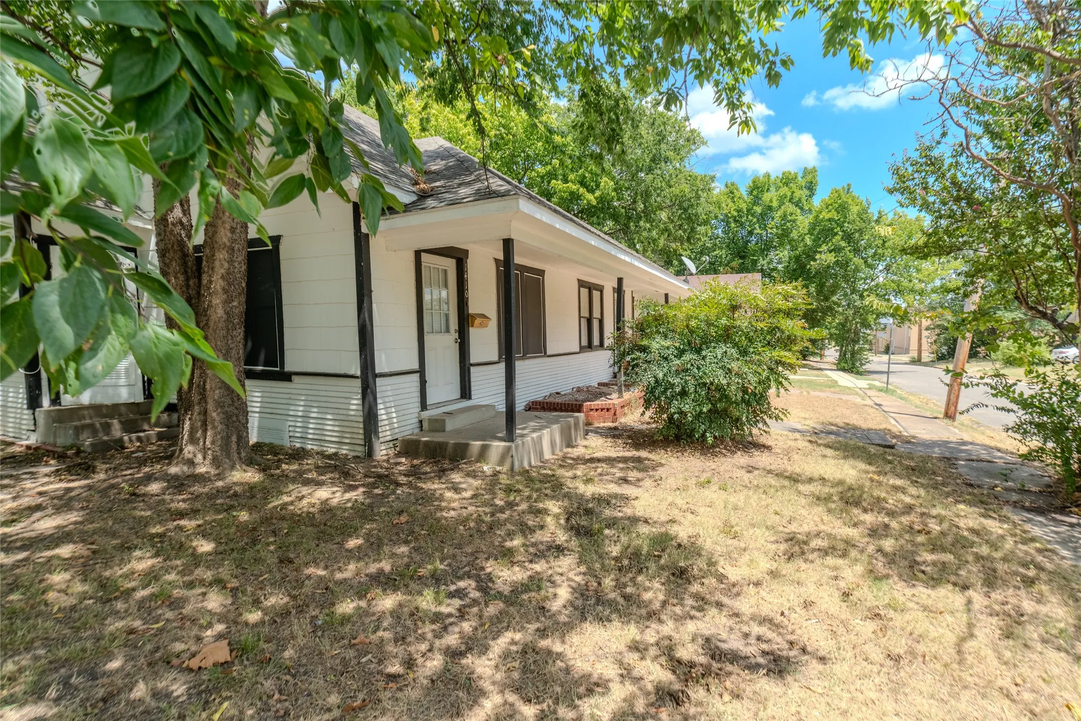 Duplex For Rent in Hunt County , 1410 Sycamore 1, Commerce, Texas 75428, 2 Bedroom, 1 Bathroom, Garage spaces, 1,006 Sqft, built in 1971, mls#21408141, Real Estate Agent in Commerce, Homes For Rent in Hunt county, Homes For Rent in Commerce, Realtor in Commerce Texas, Real Estate Brokerage Independent Realty Texas, Luminita Cordes Realtor