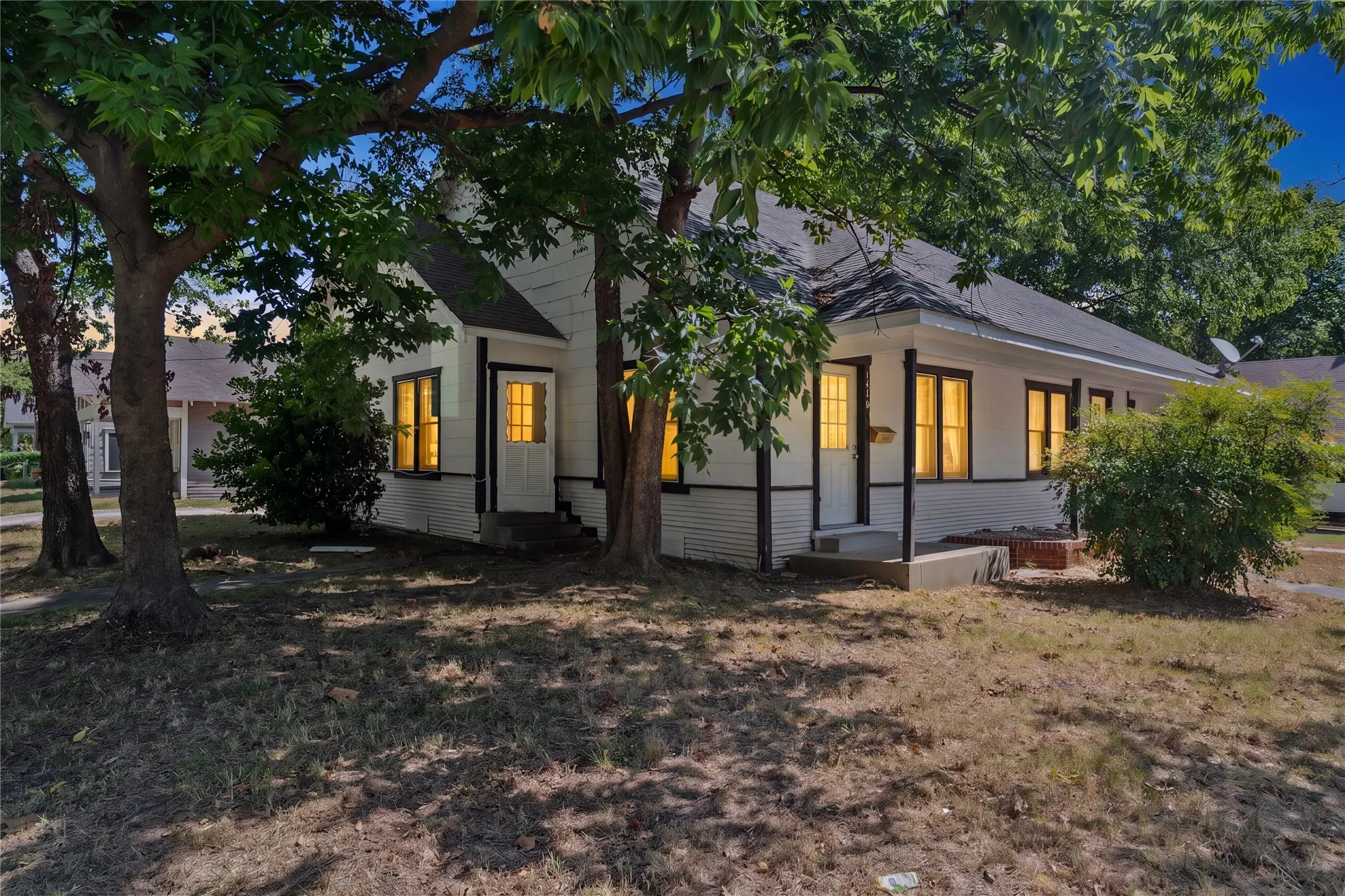 Duplex For Rent in Hunt County , 1410 Sycamore 1, Commerce, Texas 75428, 2 Bedroom, 1 Bathroom, Garage spaces, 1,006 Sqft, built in 1971, mls#21408141, Real Estate Agent in Commerce, Homes For Rent in Hunt county, Homes For Rent in Commerce, Realtor in Commerce Texas, Real Estate Brokerage Independent Realty Texas, Luminita Cordes Realtor