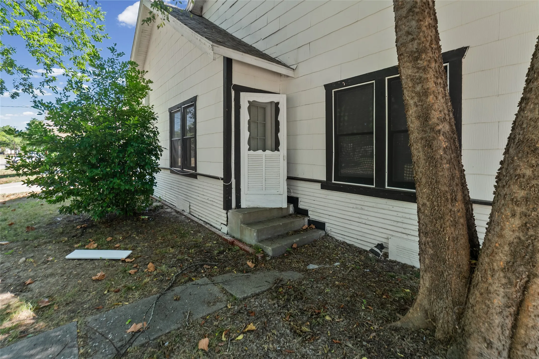 Duplex For Rent in Hunt County , 1410 Sycamore 1, Commerce, Texas 75428, 2 Bedroom, 1 Bathroom, Garage spaces, 1,006 Sqft, built in 1971, mls#21408141, Real Estate Agent in Commerce, Homes For Rent in Hunt county, Homes For Rent in Commerce, Realtor in Commerce Texas, Real Estate Brokerage Independent Realty Texas, Luminita Cordes Realtor