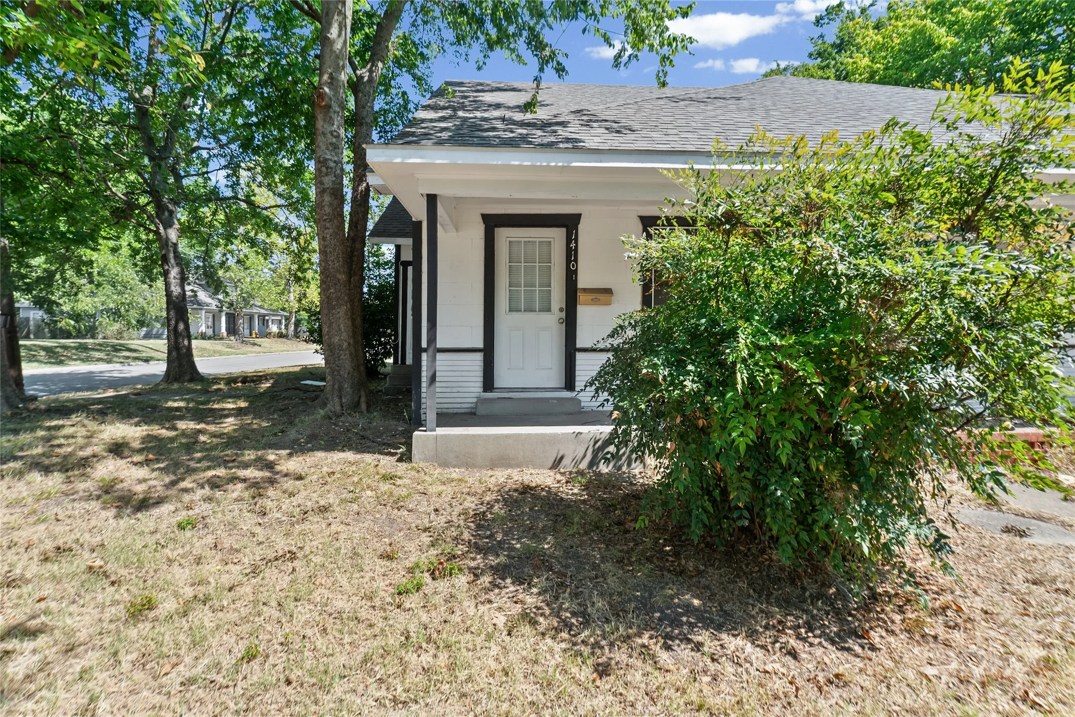 Duplex For Rent in Hunt County , 1410 Sycamore 1, Commerce, Texas 75428, 2 Bedroom, 1 Bathroom, Garage spaces, 1,006 Sqft, built in 1971, mls#21408141, Real Estate Agent in Commerce, Homes For Rent in Hunt county, Homes For Rent in Commerce, Realtor in Commerce Texas, Real Estate Brokerage Independent Realty Texas, Luminita Cordes Realtor