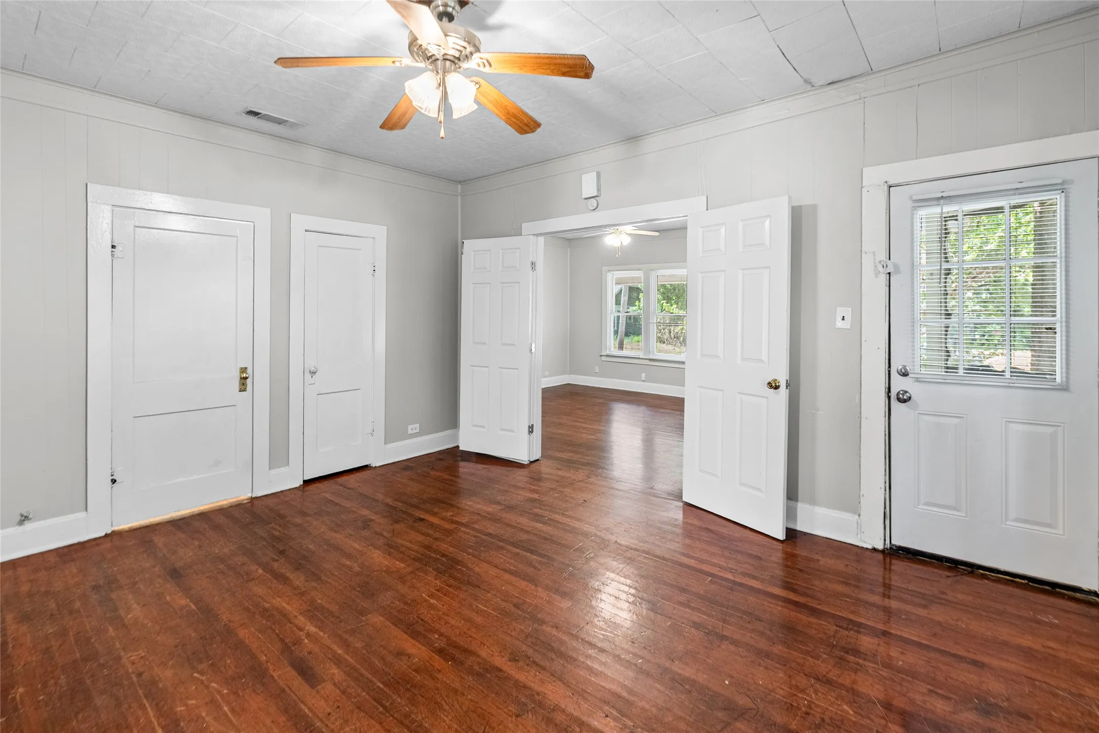 Duplex For Rent in Hunt County , 1410 Sycamore 1, Commerce, Texas 75428, 2 Bedroom, 1 Bathroom, Garage spaces, 1,006 Sqft, built in 1971, mls#21408141, Real Estate Agent in Commerce, Homes For Rent in Hunt county, Homes For Rent in Commerce, Realtor in Commerce Texas, Real Estate Brokerage Independent Realty Texas, Luminita Cordes Realtor