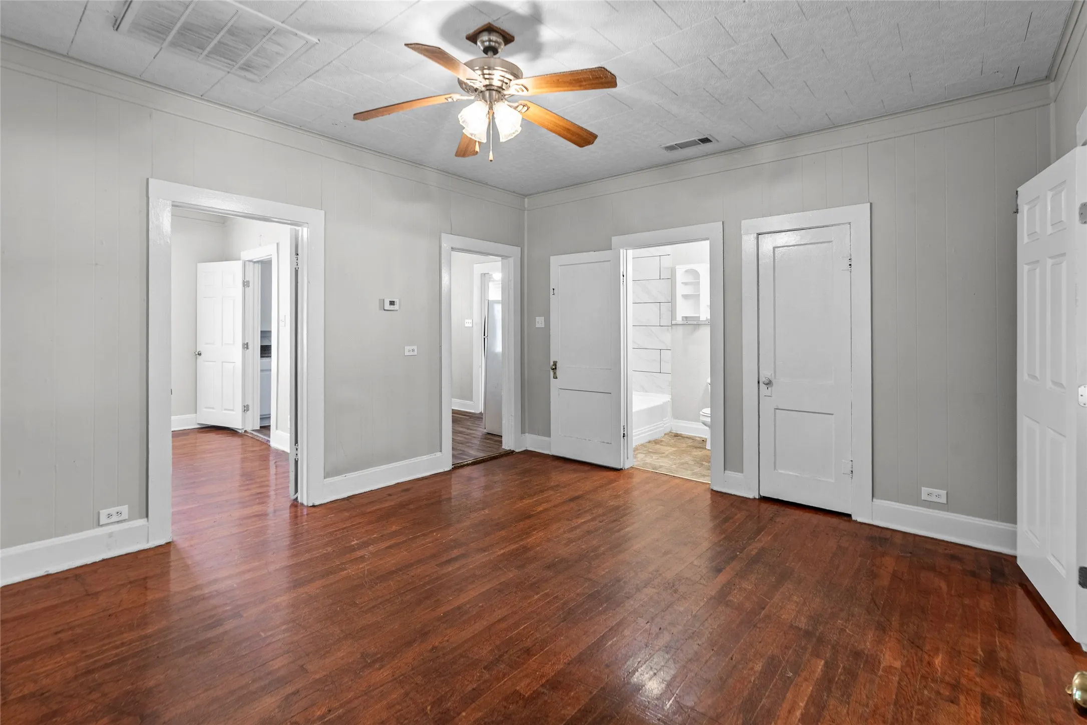Duplex For Rent in Hunt County , 1410 Sycamore 1, Commerce, Texas 75428, 2 Bedroom, 1 Bathroom, Garage spaces, 1,006 Sqft, built in 1971, mls#21408141, Real Estate Agent in Commerce, Homes For Rent in Hunt county, Homes For Rent in Commerce, Realtor in Commerce Texas, Real Estate Brokerage Independent Realty Texas, Luminita Cordes Realtor