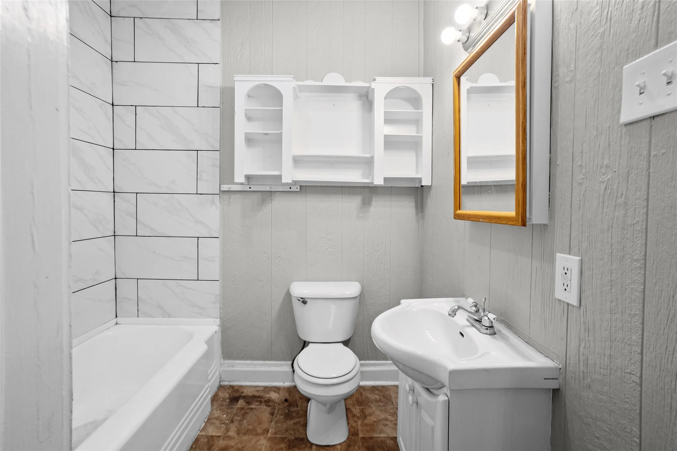 Duplex For Rent in Hunt County , 1410 Sycamore 1, Commerce, Texas 75428, 2 Bedroom, 1 Bathroom, Garage spaces, 1,006 Sqft, built in 1971, mls#21408141, Real Estate Agent in Commerce, Homes For Rent in Hunt county, Homes For Rent in Commerce, Realtor in Commerce Texas, Real Estate Brokerage Independent Realty Texas, Luminita Cordes Realtor