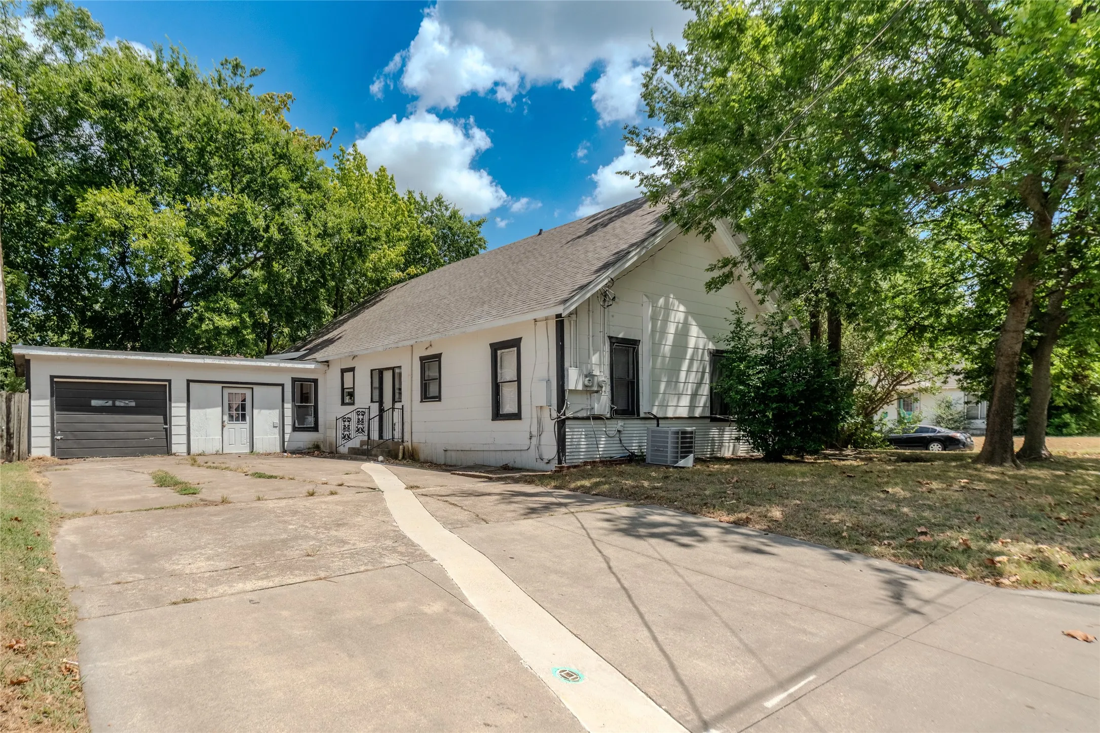 Duplex For Rent in Hunt County , 1410 Sycamore 1, Commerce, Texas 75428, 2 Bedroom, 1 Bathroom, Garage spaces, 1,006 Sqft, built in 1971, mls#21408141, Real Estate Agent in Commerce, Homes For Rent in Hunt county, Homes For Rent in Commerce, Realtor in Commerce Texas, Real Estate Brokerage Independent Realty Texas, Luminita Cordes Realtor
