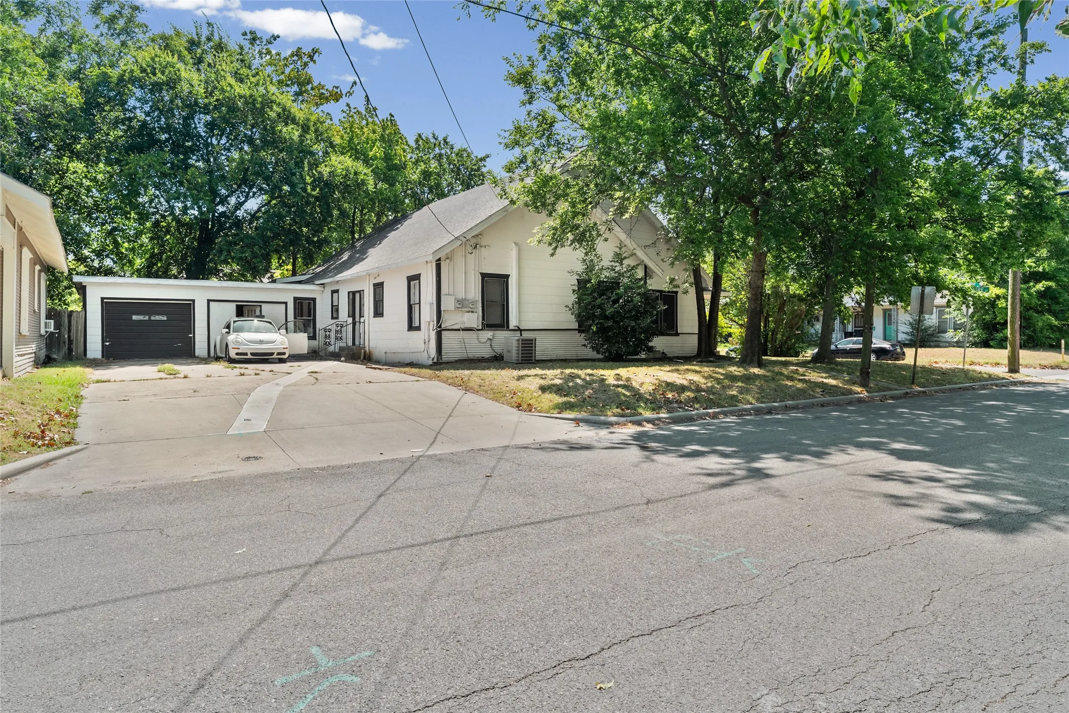 Duplex For Rent in Hunt County , 1410 Sycamore 1, Commerce, Texas 75428, 2 Bedroom, 1 Bathroom, Garage spaces, 1,006 Sqft, built in 1971, mls#21408141, Real Estate Agent in Commerce, Homes For Rent in Hunt county, Homes For Rent in Commerce, Realtor in Commerce Texas, Real Estate Brokerage Independent Realty Texas, Luminita Cordes Realtor