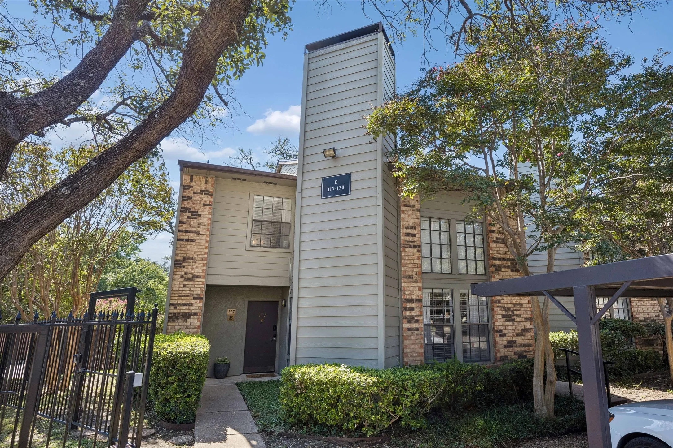 Condominium For Sale in Dallas County , 5335 Bent Tree Forest Drive 117, Dallas, Texas 75248, 1 Bedroom, 3 Bathroom, Garage spaces, 783 Sqft, built in 1981, mls#21405990, Real Estate Agent in Dallas, Homes For Sale in Dallas county, Homes For Sale in Dallas, Realtor in Dallas Texas, Real Estate Brokerage Independent Realty Texas, Luminita Cordes Realtor
