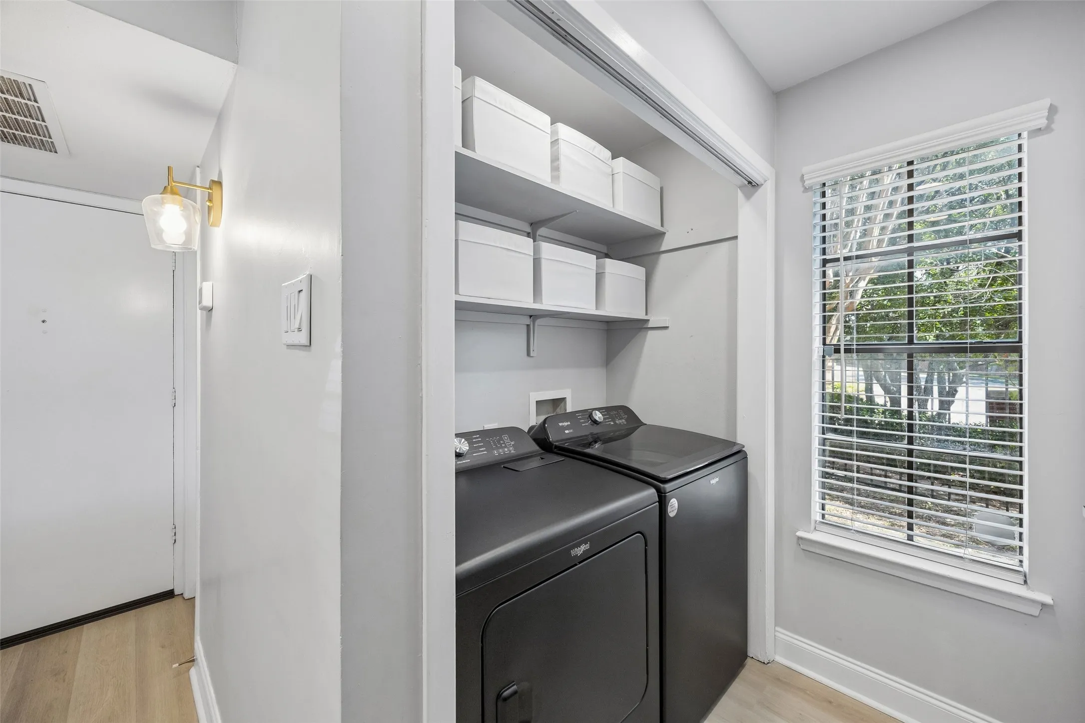 Condominium For Sale in Dallas County , 5335 Bent Tree Forest Drive 117, Dallas, Texas 75248, 1 Bedroom, 3 Bathroom, Garage spaces, 783 Sqft, built in 1981, mls#21405990, Real Estate Agent in Dallas, Homes For Sale in Dallas county, Homes For Sale in Dallas, Realtor in Dallas Texas, Real Estate Brokerage Independent Realty Texas, Luminita Cordes Realtor