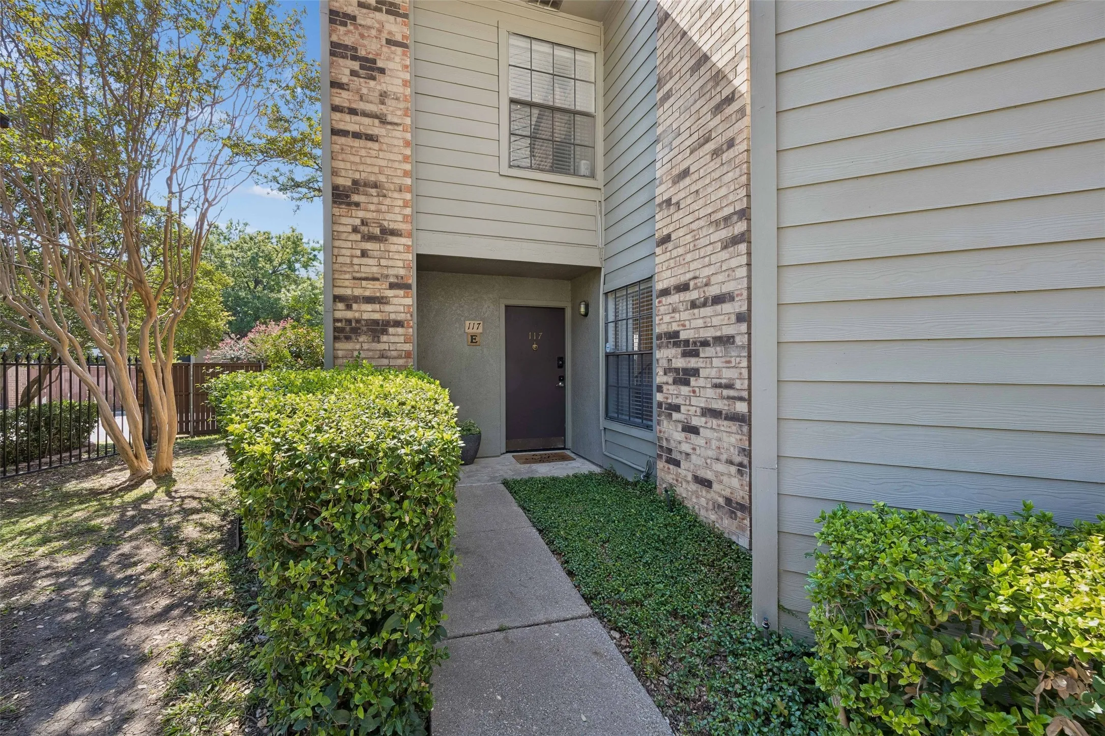 Condominium For Sale in Dallas County , 5335 Bent Tree Forest Drive 117, Dallas, Texas 75248, 1 Bedroom, 3 Bathroom, Garage spaces, 783 Sqft, built in 1981, mls#21405990, Real Estate Agent in Dallas, Homes For Sale in Dallas county, Homes For Sale in Dallas, Realtor in Dallas Texas, Real Estate Brokerage Independent Realty Texas, Luminita Cordes Realtor