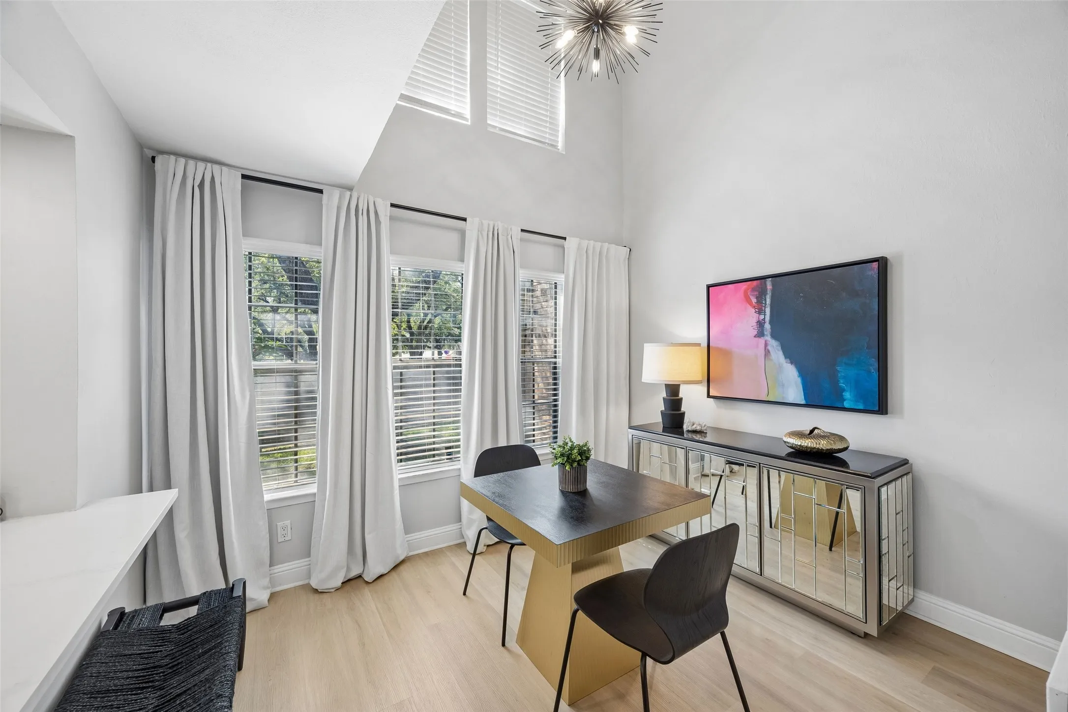 Condominium For Sale in Dallas County , 5335 Bent Tree Forest Drive 117, Dallas, Texas 75248, 1 Bedroom, 3 Bathroom, Garage spaces, 783 Sqft, built in 1981, mls#21405990, Real Estate Agent in Dallas, Homes For Sale in Dallas county, Homes For Sale in Dallas, Realtor in Dallas Texas, Real Estate Brokerage Independent Realty Texas, Luminita Cordes Realtor