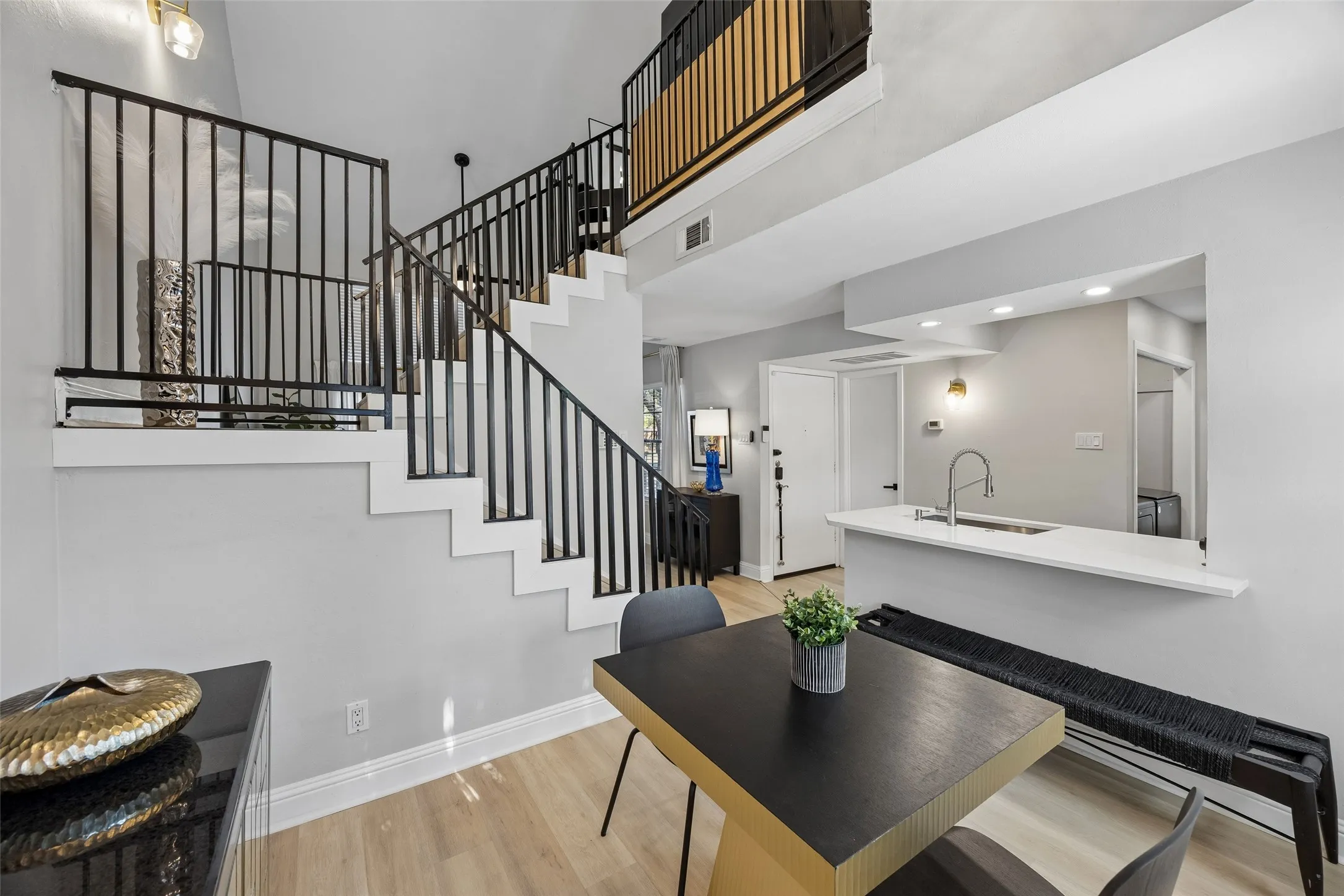 Condominium For Sale in Dallas County , 5335 Bent Tree Forest Drive 117, Dallas, Texas 75248, 1 Bedroom, 3 Bathroom, Garage spaces, 783 Sqft, built in 1981, mls#21405990, Real Estate Agent in Dallas, Homes For Sale in Dallas county, Homes For Sale in Dallas, Realtor in Dallas Texas, Real Estate Brokerage Independent Realty Texas, Luminita Cordes Realtor