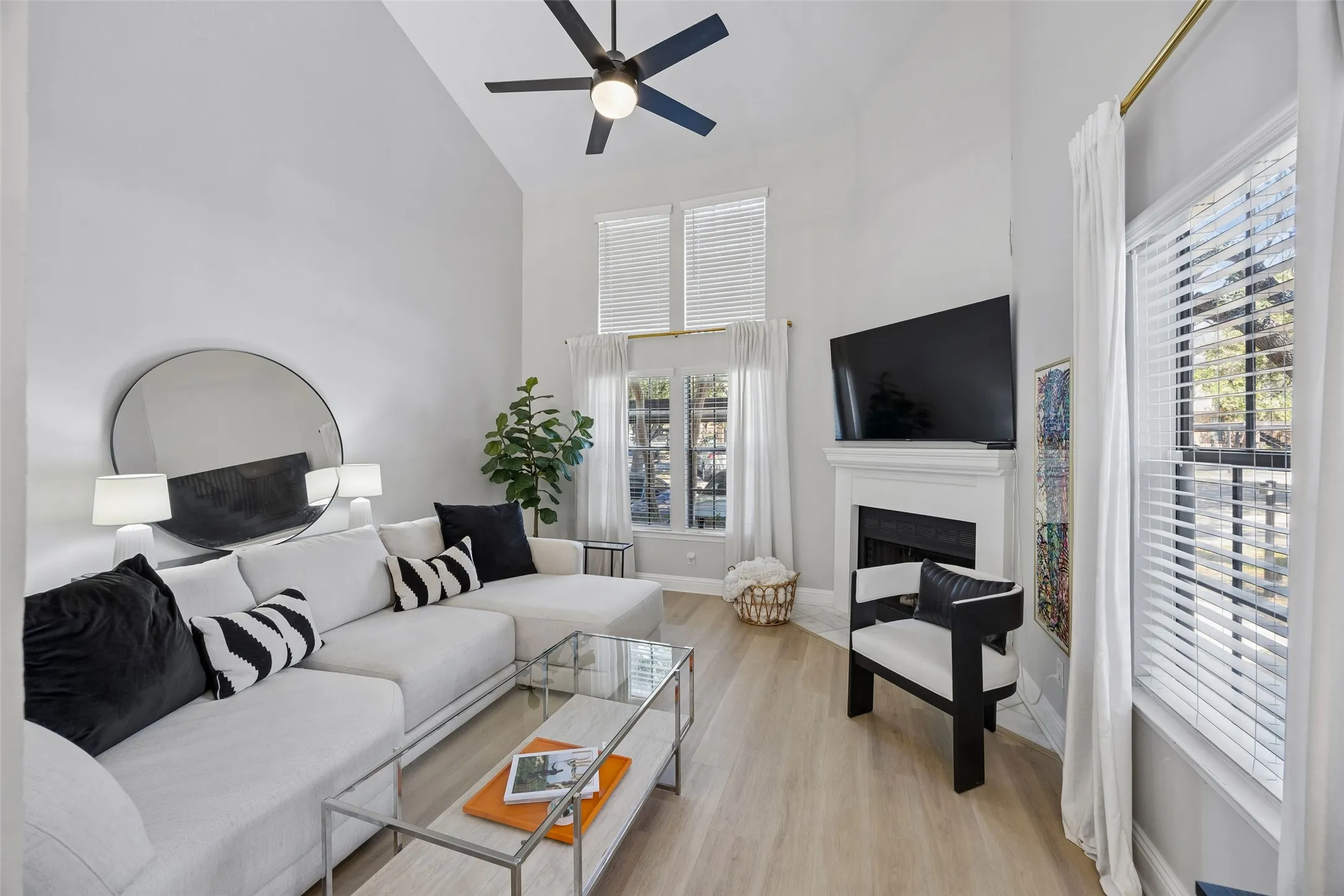 Condominium For Sale in Dallas County , 5335 Bent Tree Forest Drive 117, Dallas, Texas 75248, 1 Bedroom, 3 Bathroom, Garage spaces, 783 Sqft, built in 1981, mls#21405990, Real Estate Agent in Dallas, Homes For Sale in Dallas county, Homes For Sale in Dallas, Realtor in Dallas Texas, Real Estate Brokerage Independent Realty Texas, Luminita Cordes Realtor
