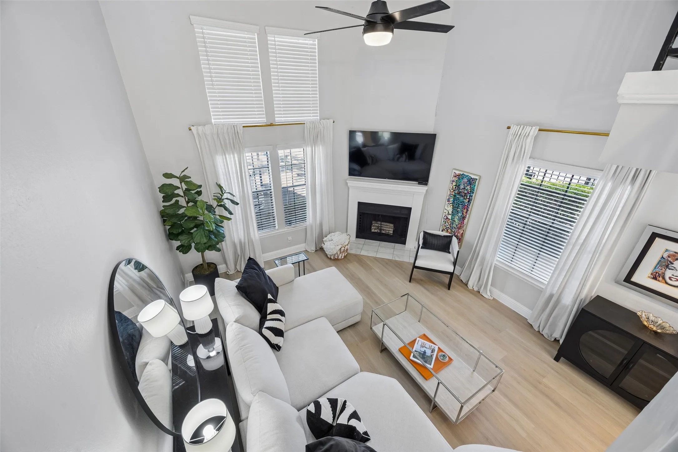 Condominium For Sale in Dallas County , 5335 Bent Tree Forest Drive 117, Dallas, Texas 75248, 1 Bedroom, 3 Bathroom, Garage spaces, 783 Sqft, built in 1981, mls#21405990, Real Estate Agent in Dallas, Homes For Sale in Dallas county, Homes For Sale in Dallas, Realtor in Dallas Texas, Real Estate Brokerage Independent Realty Texas, Luminita Cordes Realtor