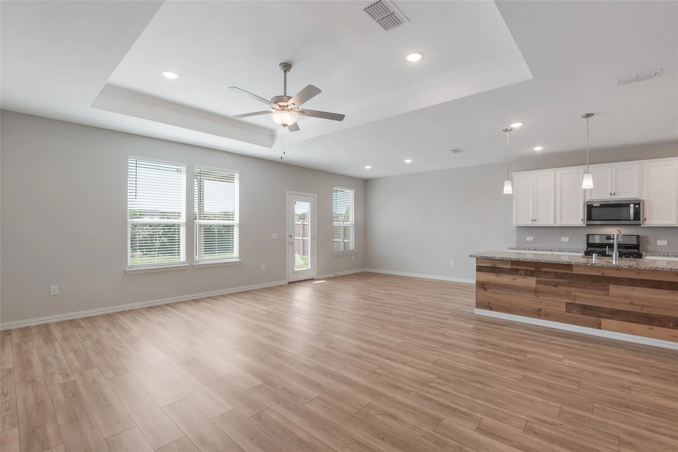 Single Family Residence For Sale in Rockwall County , 215 Hadley Lane, Fate, Texas 75087, 4 Bedroom, 3 Bathroom, 2 Garage spaces, 3,058 Sqft, built in 2021, mls#21408116, Real Estate Agent in Fate, Homes For Sale in Rockwall county, Homes For Sale in Fate, Realtor in Fate Texas, Real Estate Brokerage Independent Realty Texas, Luminita Cordes Realtor