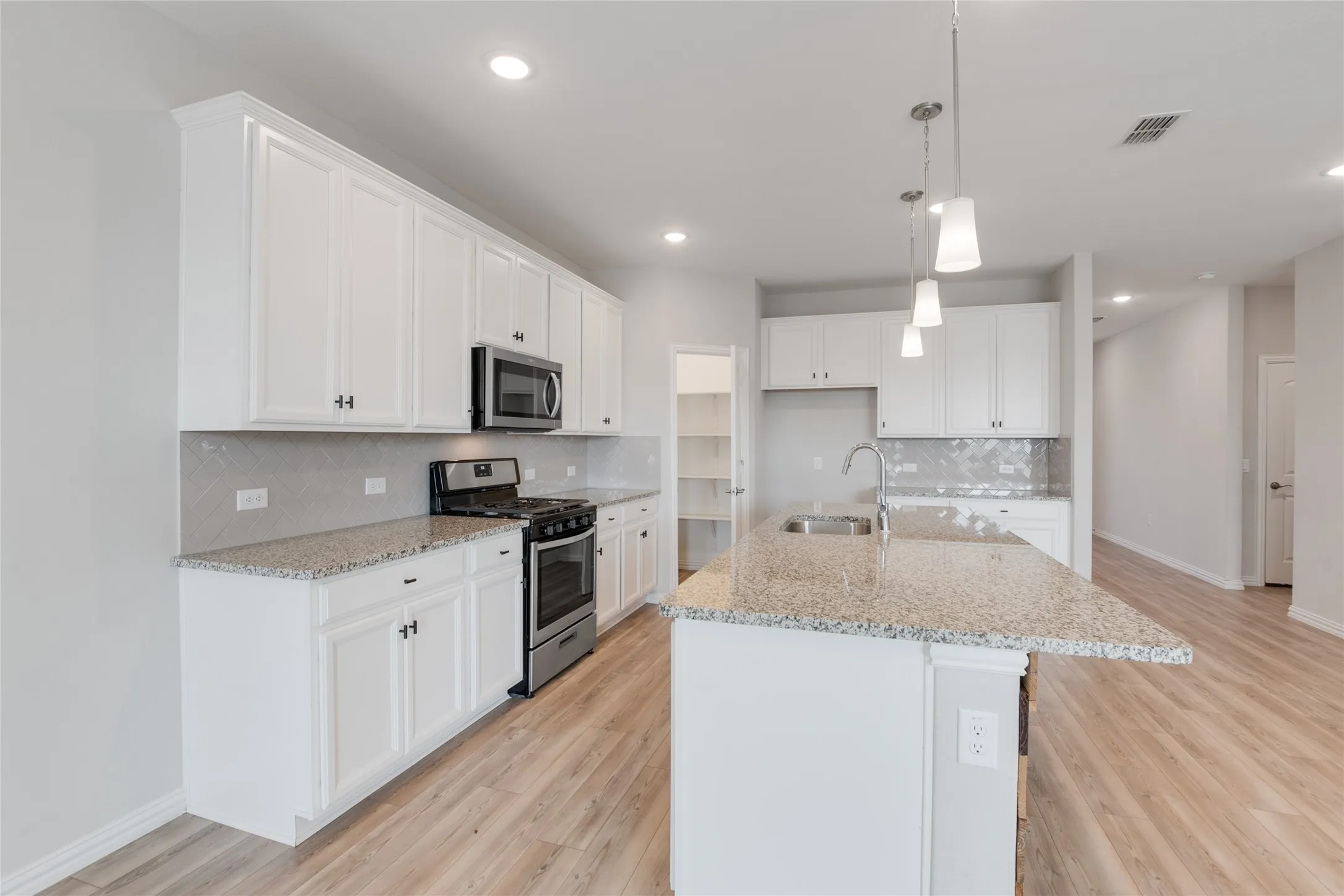 Single Family Residence For Sale in Rockwall County , 215 Hadley Lane, Fate, Texas 75087, 4 Bedroom, 3 Bathroom, 2 Garage spaces, 3,058 Sqft, built in 2021, mls#21408116, Real Estate Agent in Fate, Homes For Sale in Rockwall county, Homes For Sale in Fate, Realtor in Fate Texas, Real Estate Brokerage Independent Realty Texas, Luminita Cordes Realtor