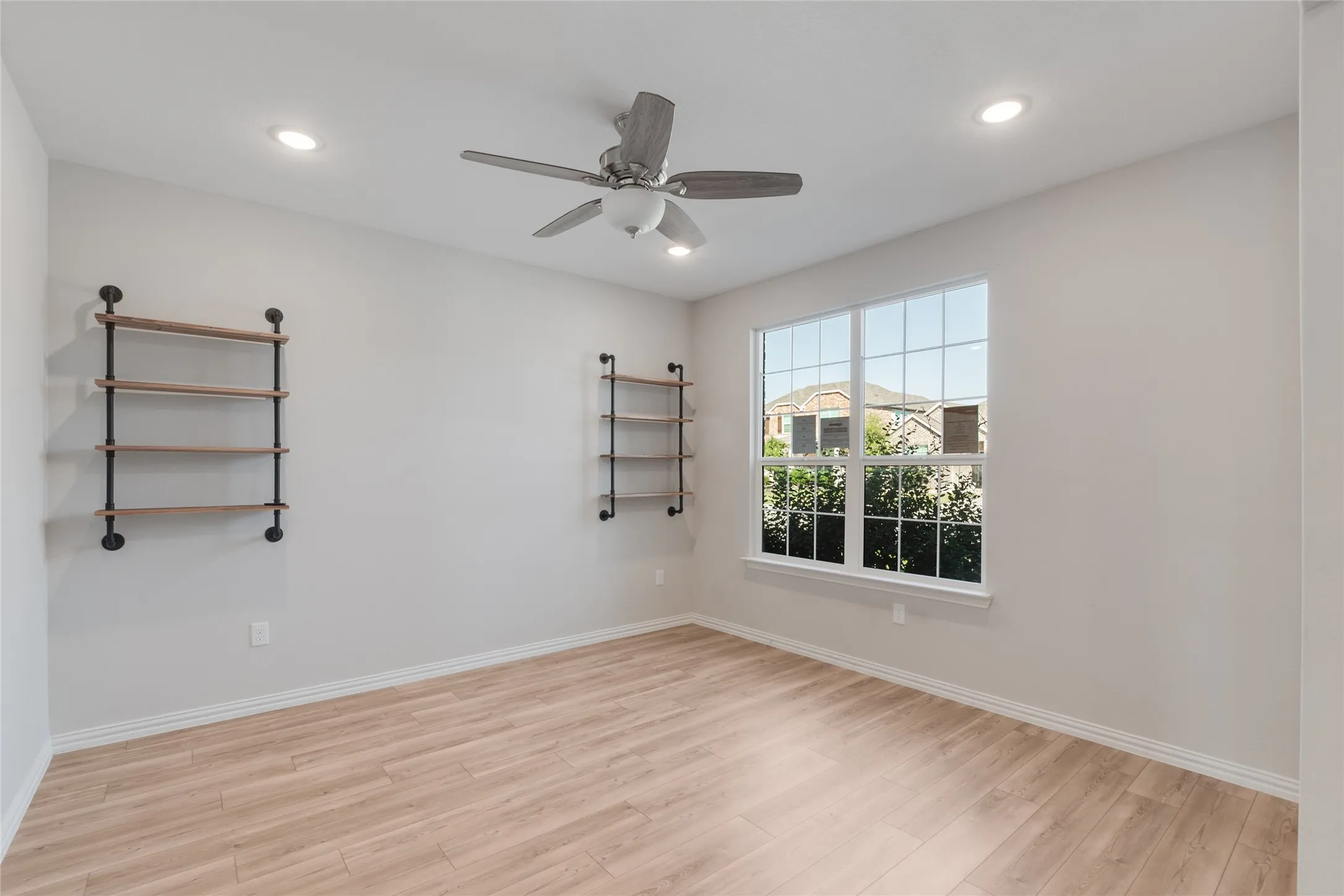 Single Family Residence For Sale in Rockwall County , 215 Hadley Lane, Fate, Texas 75087, 4 Bedroom, 3 Bathroom, 2 Garage spaces, 3,058 Sqft, built in 2021, mls#21408116, Real Estate Agent in Fate, Homes For Sale in Rockwall county, Homes For Sale in Fate, Realtor in Fate Texas, Real Estate Brokerage Independent Realty Texas, Luminita Cordes Realtor