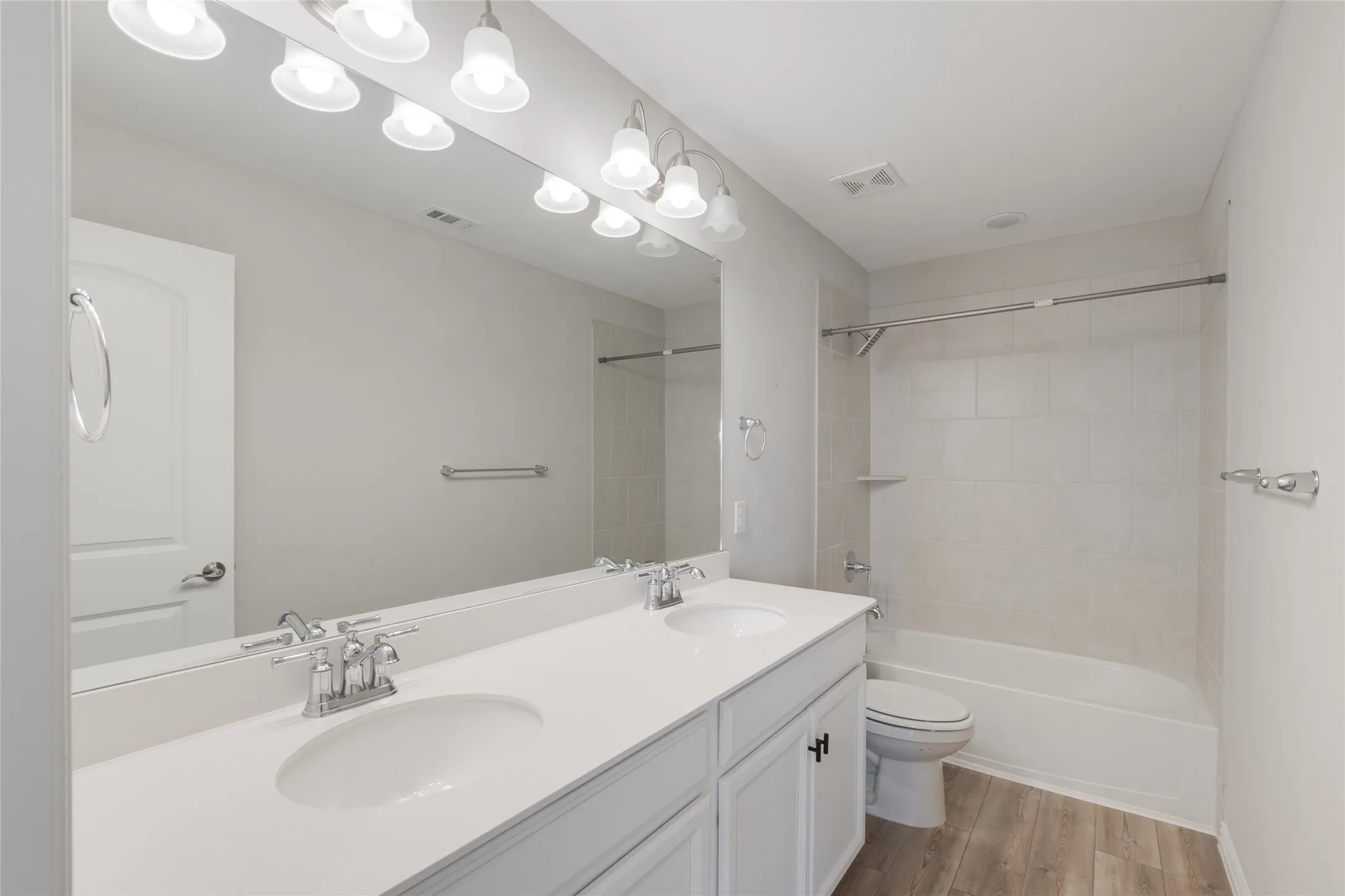 Single Family Residence For Sale in Rockwall County , 215 Hadley Lane, Fate, Texas 75087, 4 Bedroom, 3 Bathroom, 2 Garage spaces, 3,058 Sqft, built in 2021, mls#21408116, Real Estate Agent in Fate, Homes For Sale in Rockwall county, Homes For Sale in Fate, Realtor in Fate Texas, Real Estate Brokerage Independent Realty Texas, Luminita Cordes Realtor