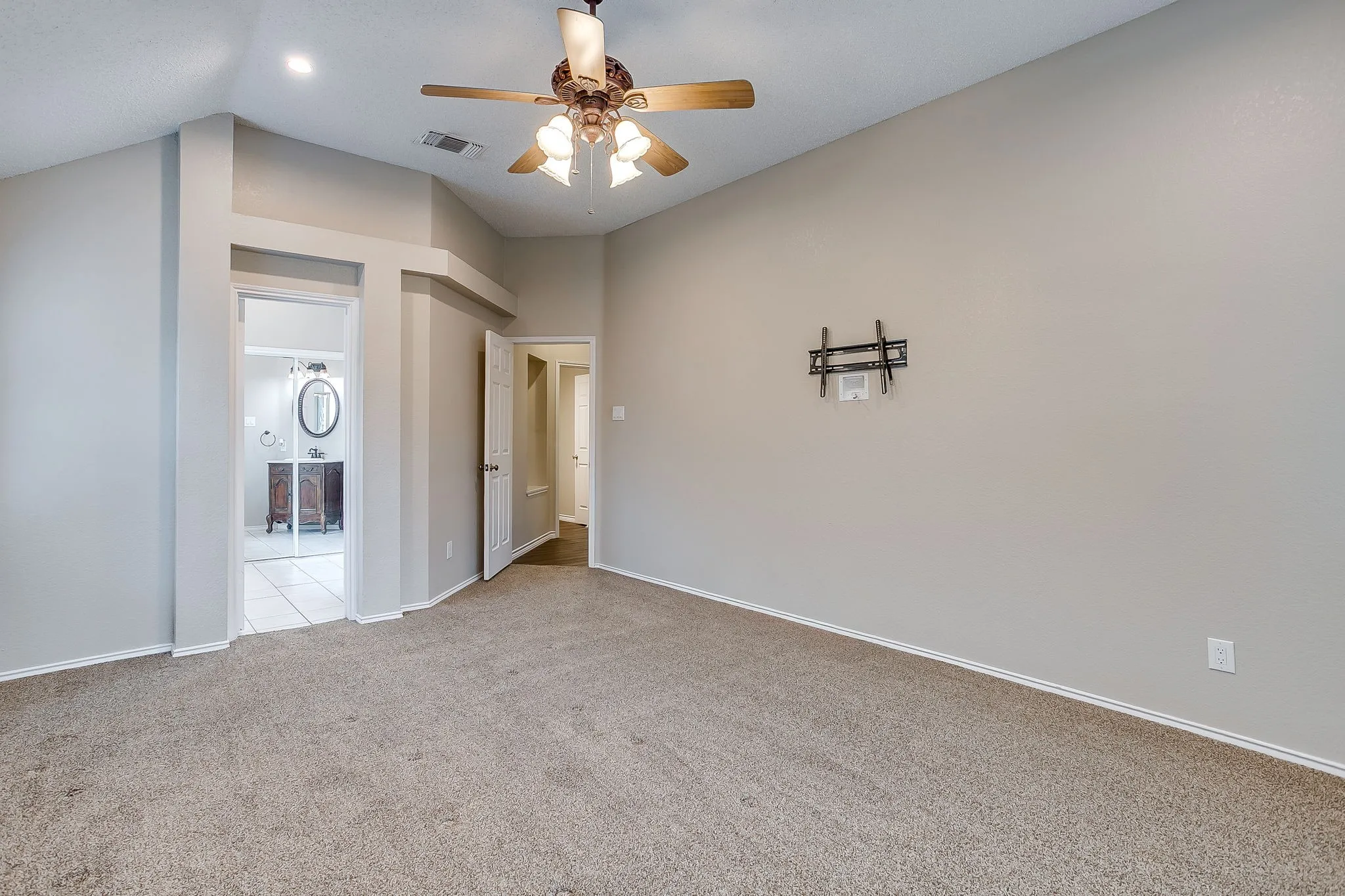 Single Family Residence For Sale in Tarrant County , 7901 Ember Oaks Drive, North Richland Hills, Texas 76182, 3 Bedroom, 2 Bathroom, 2 Garage spaces, 1,781 Sqft, built in 1988, mls#21401573, Real Estate Agent in North Richland Hills, Homes For Sale in Tarrant county, Homes For Sale in North Richland Hills, Realtor in North Richland Hills Texas, Real Estate Brokerage Independent Realty Texas, Luminita Cordes Realtor