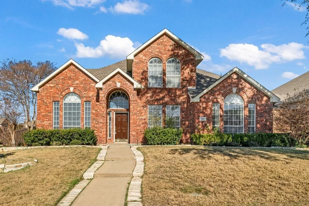 Single Family Residence For Sale in Denton County , 1464 Summerhill Drive, Carrollton, Texas 75007, 4 Bedroom, 3 Bathroom, 2 Garage spaces, 2,640 Sqft, built in 1999, mls#21408153, Real Estate Agent in Carrollton, Homes For Sale in Denton county, Homes For Sale in Carrollton, Realtor in Carrollton Texas, Real Estate Brokerage Independent Realty Texas, Luminita Cordes Realtor