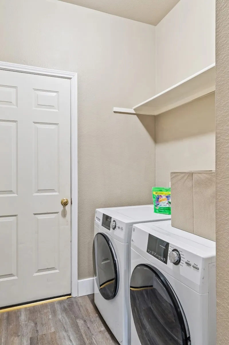 Single Family Residence For Sale in Denton County , 1464 Summerhill Drive, Carrollton, Texas 75007, 4 Bedroom, 3 Bathroom, 2 Garage spaces, 2,640 Sqft, built in 1999, mls#21408153, Real Estate Agent in Carrollton, Homes For Sale in Denton county, Homes For Sale in Carrollton, Realtor in Carrollton Texas, Real Estate Brokerage Independent Realty Texas, Luminita Cordes Realtor