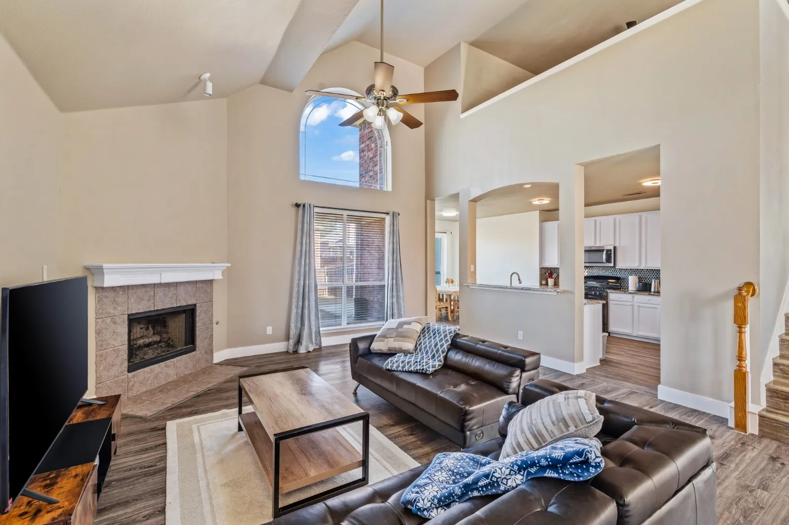 Single Family Residence For Sale in Denton County , 1464 Summerhill Drive, Carrollton, Texas 75007, 4 Bedroom, 3 Bathroom, 2 Garage spaces, 2,640 Sqft, built in 1999, mls#21408153, Real Estate Agent in Carrollton, Homes For Sale in Denton county, Homes For Sale in Carrollton, Realtor in Carrollton Texas, Real Estate Brokerage Independent Realty Texas, Luminita Cordes Realtor