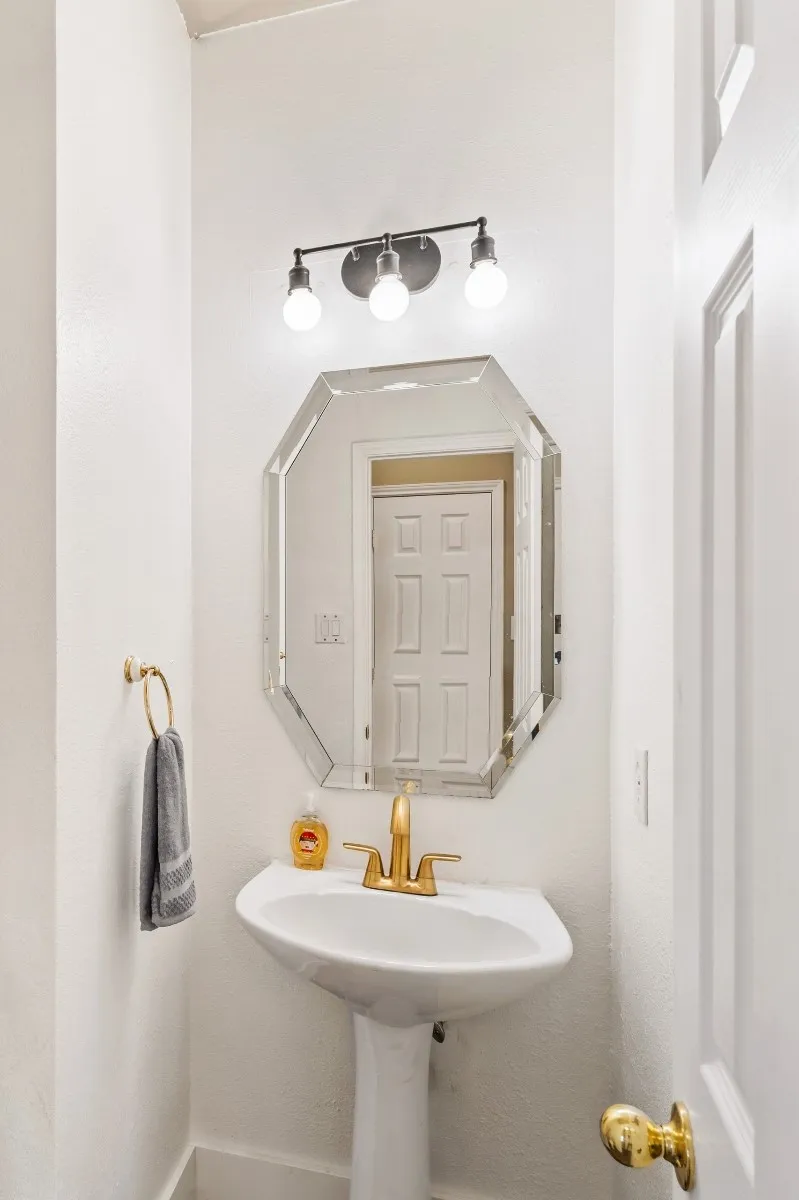 Single Family Residence For Sale in Denton County , 1464 Summerhill Drive, Carrollton, Texas 75007, 4 Bedroom, 3 Bathroom, 2 Garage spaces, 2,640 Sqft, built in 1999, mls#21408153, Real Estate Agent in Carrollton, Homes For Sale in Denton county, Homes For Sale in Carrollton, Realtor in Carrollton Texas, Real Estate Brokerage Independent Realty Texas, Luminita Cordes Realtor