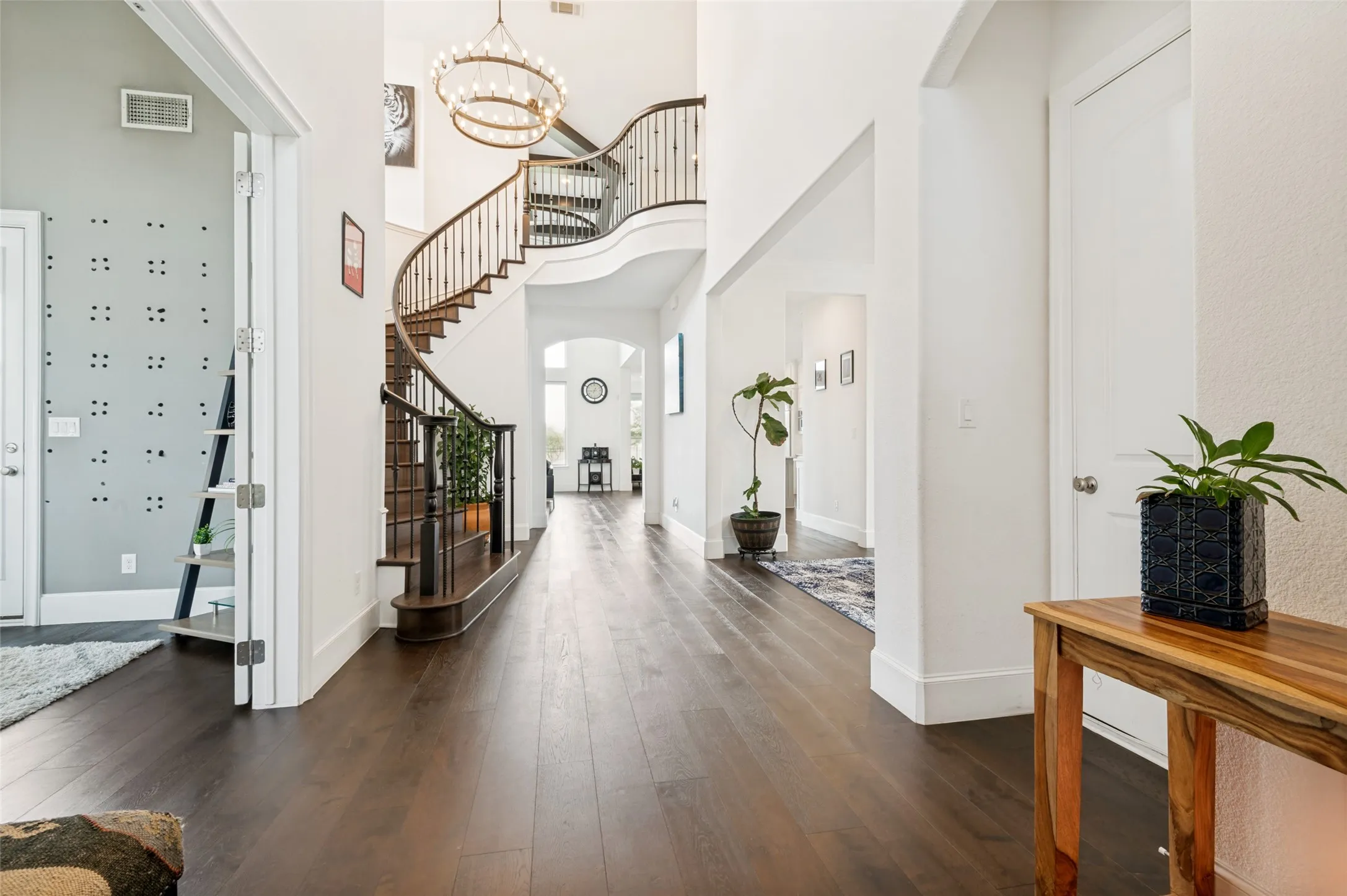 Single Family Residence For Sale in Denton County , 7298 Calypso Lane, Frisco, Texas 75036, 4 Bedroom, 5 Bathroom, 3 Garage spaces, 4,575 Sqft, built in 2017, mls#21407407, Real Estate Agent in Frisco, Homes For Sale in Denton county, Homes For Sale in Frisco, Realtor in Frisco Texas, Real Estate Brokerage Independent Realty Texas, Luminita Cordes Realtor