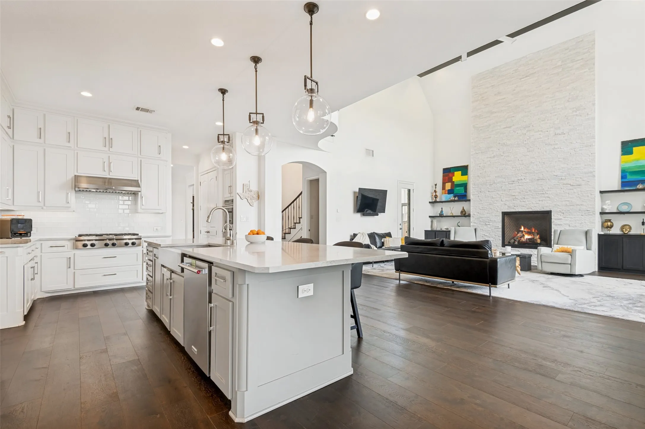 Single Family Residence For Sale in Denton County , 7298 Calypso Lane, Frisco, Texas 75036, 4 Bedroom, 5 Bathroom, 3 Garage spaces, 4,575 Sqft, built in 2017, mls#21407407, Real Estate Agent in Frisco, Homes For Sale in Denton county, Homes For Sale in Frisco, Realtor in Frisco Texas, Real Estate Brokerage Independent Realty Texas, Luminita Cordes Realtor