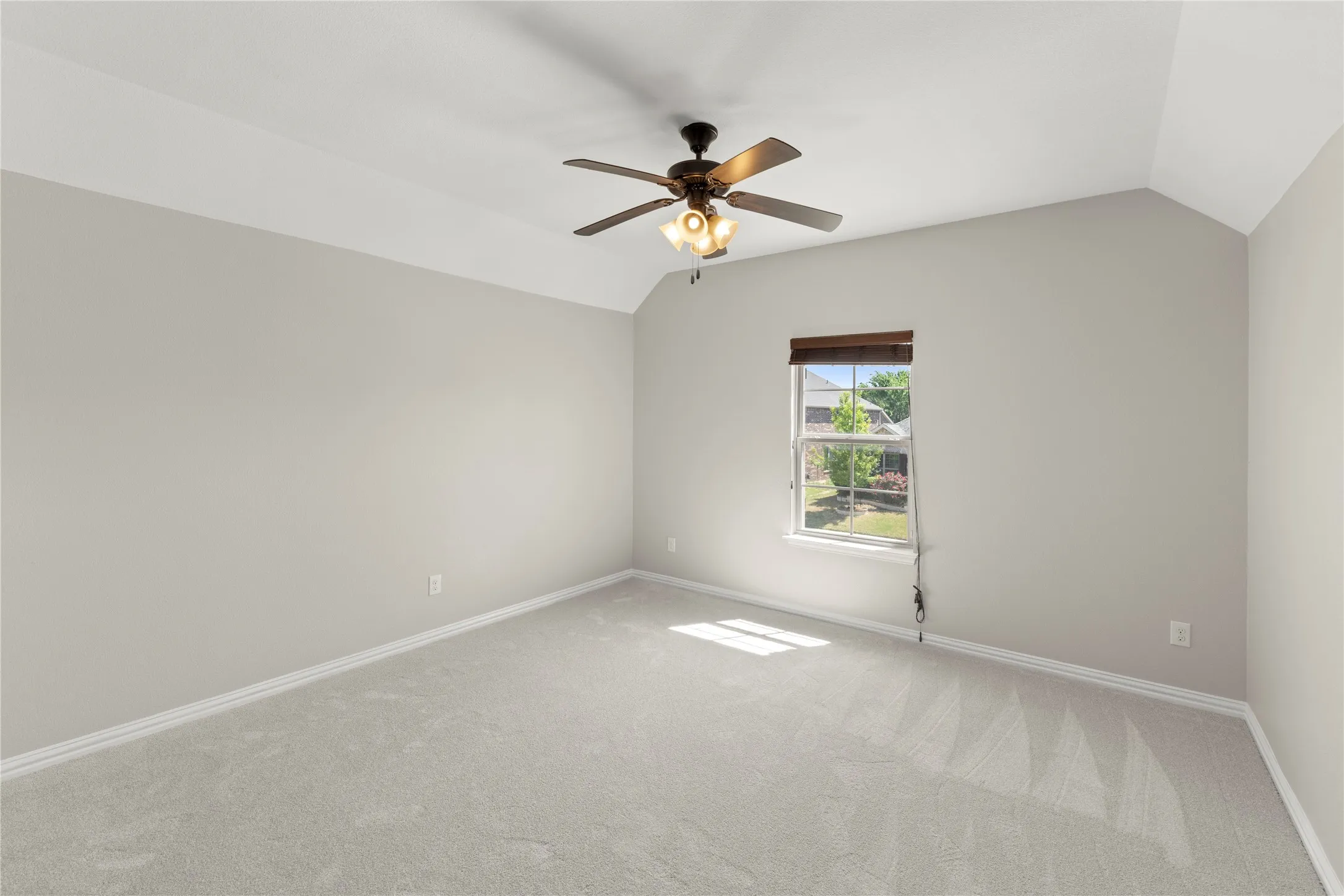 Single Family Residence For Rent in Denton County , 740 Sundrop Drive, Little Elm, Texas 75068, 5 Bedroom, 4 Bathroom, 2 Garage spaces, 4,077 Sqft, built in 2015, mls#21408161, Real Estate Agent in Little Elm, Homes For Rent in Denton county, Homes For Rent in Little Elm, Realtor in Little Elm Texas, Real Estate Brokerage Independent Realty Texas, Luminita Cordes Realtor