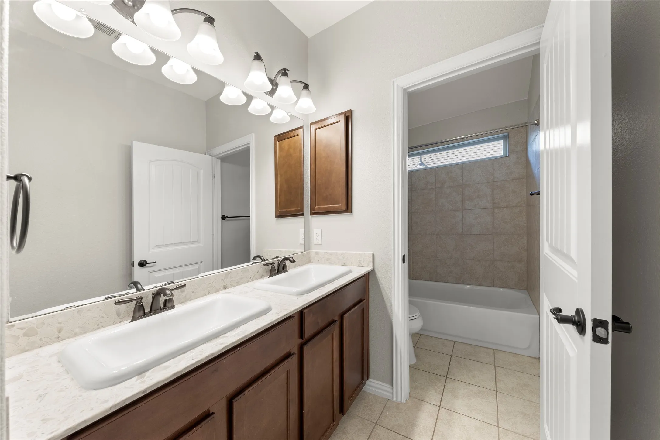 Single Family Residence For Rent in Denton County , 740 Sundrop Drive, Little Elm, Texas 75068, 5 Bedroom, 4 Bathroom, 2 Garage spaces, 4,077 Sqft, built in 2015, mls#21408161, Real Estate Agent in Little Elm, Homes For Rent in Denton county, Homes For Rent in Little Elm, Realtor in Little Elm Texas, Real Estate Brokerage Independent Realty Texas, Luminita Cordes Realtor