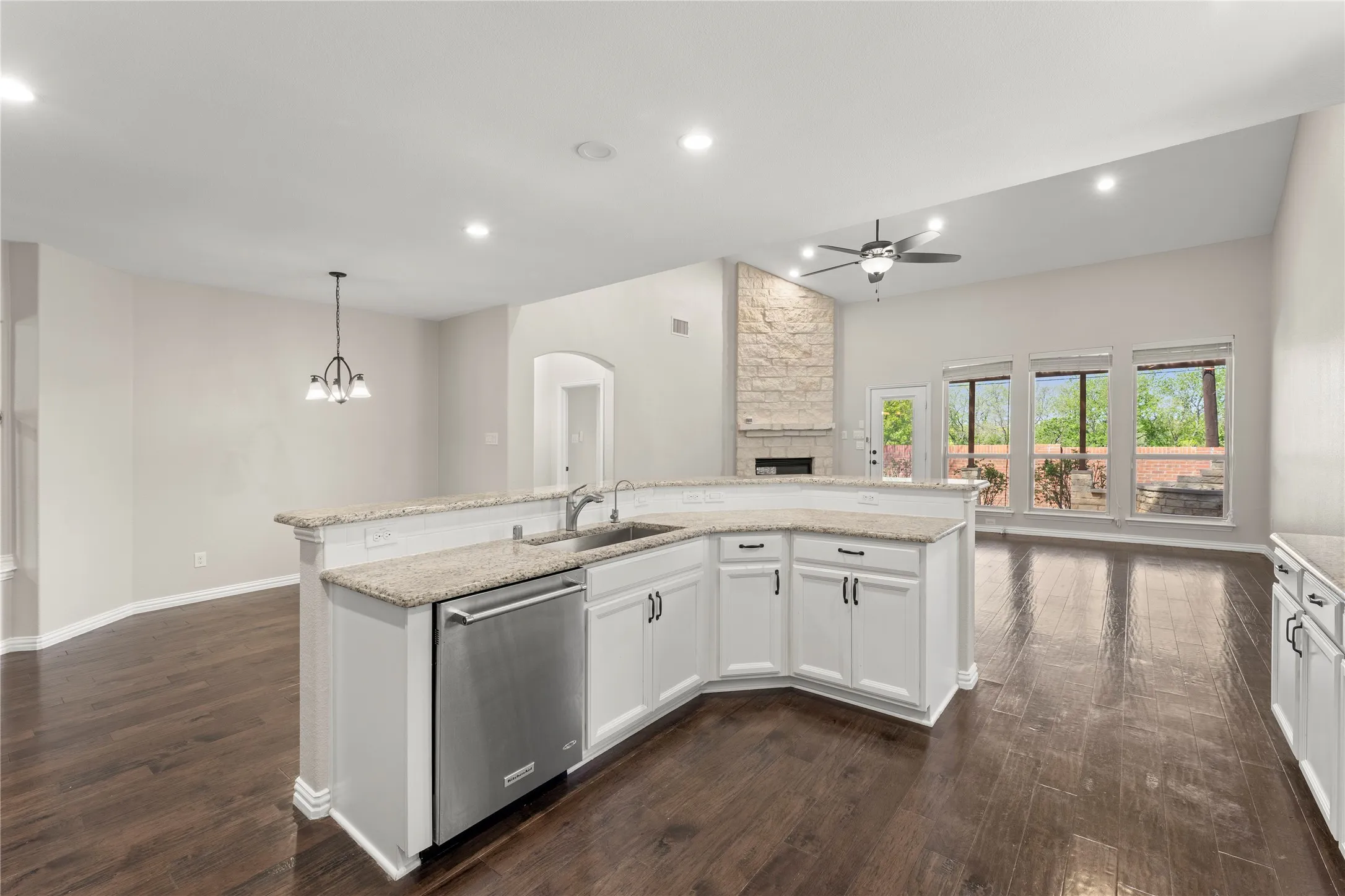 Single Family Residence For Rent in Denton County , 740 Sundrop Drive, Little Elm, Texas 75068, 5 Bedroom, 4 Bathroom, 2 Garage spaces, 4,077 Sqft, built in 2015, mls#21408161, Real Estate Agent in Little Elm, Homes For Rent in Denton county, Homes For Rent in Little Elm, Realtor in Little Elm Texas, Real Estate Brokerage Independent Realty Texas, Luminita Cordes Realtor