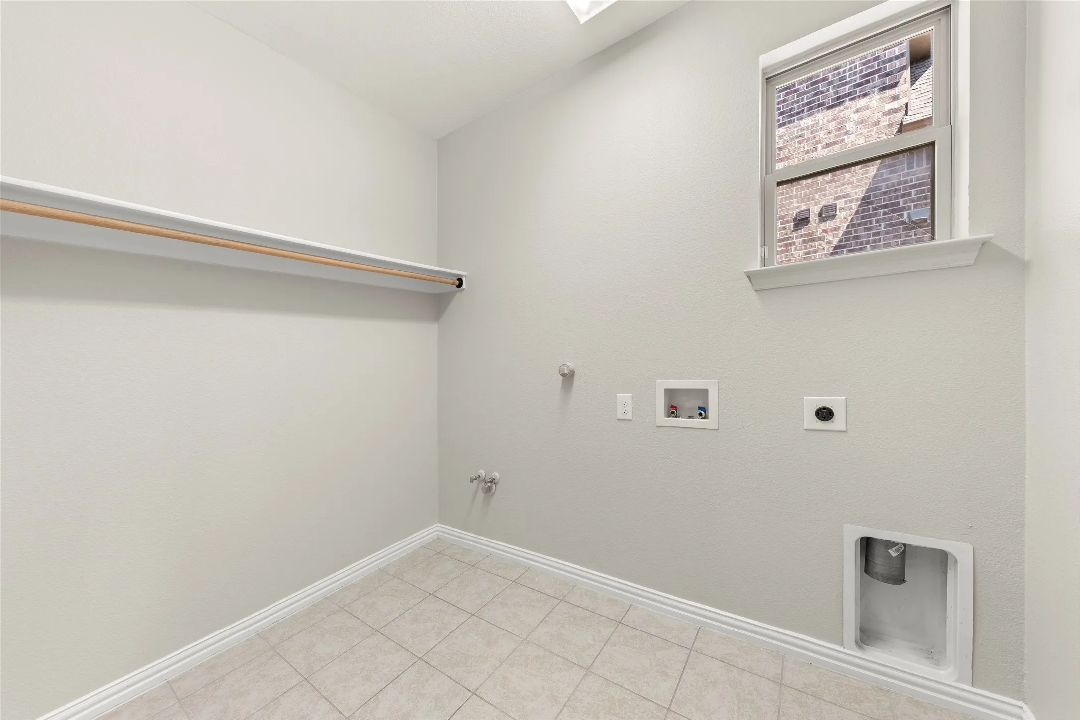 Single Family Residence For Rent in Denton County , 740 Sundrop Drive, Little Elm, Texas 75068, 5 Bedroom, 4 Bathroom, 2 Garage spaces, 4,077 Sqft, built in 2015, mls#21408161, Real Estate Agent in Little Elm, Homes For Rent in Denton county, Homes For Rent in Little Elm, Realtor in Little Elm Texas, Real Estate Brokerage Independent Realty Texas, Luminita Cordes Realtor