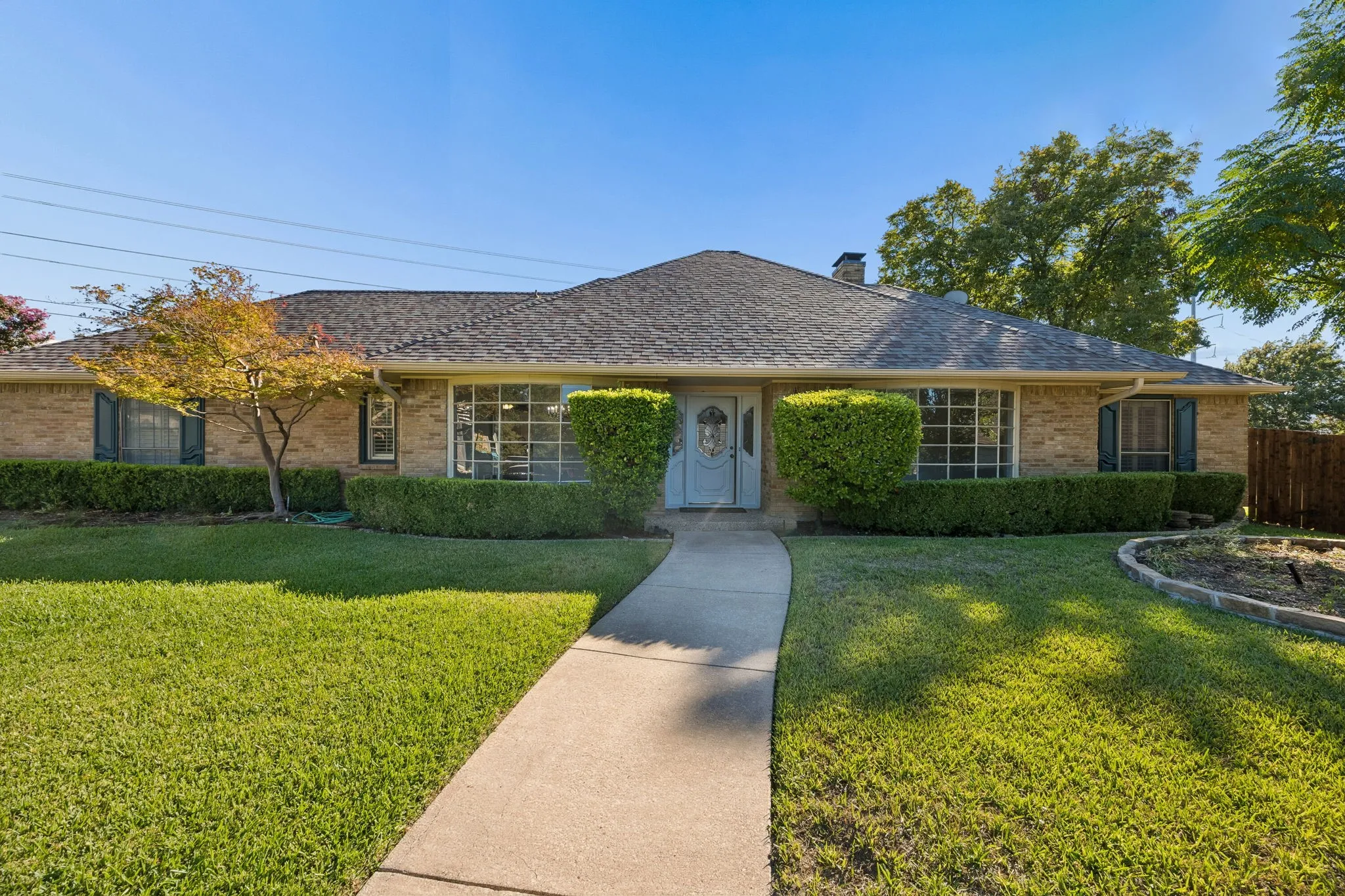 Lovely curb appeal on a quiet cul de sac