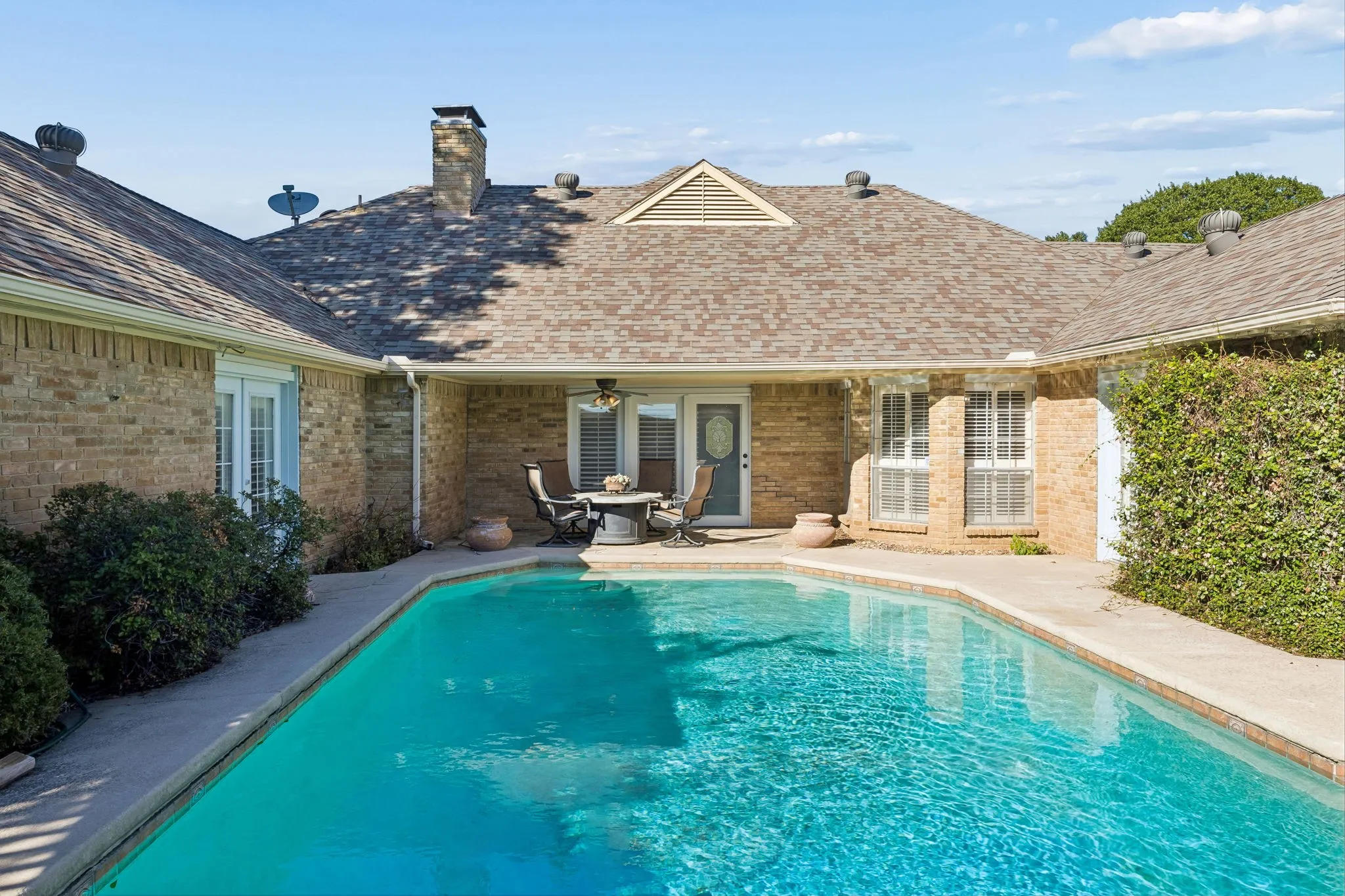 Sparkling pool maintained by landlord