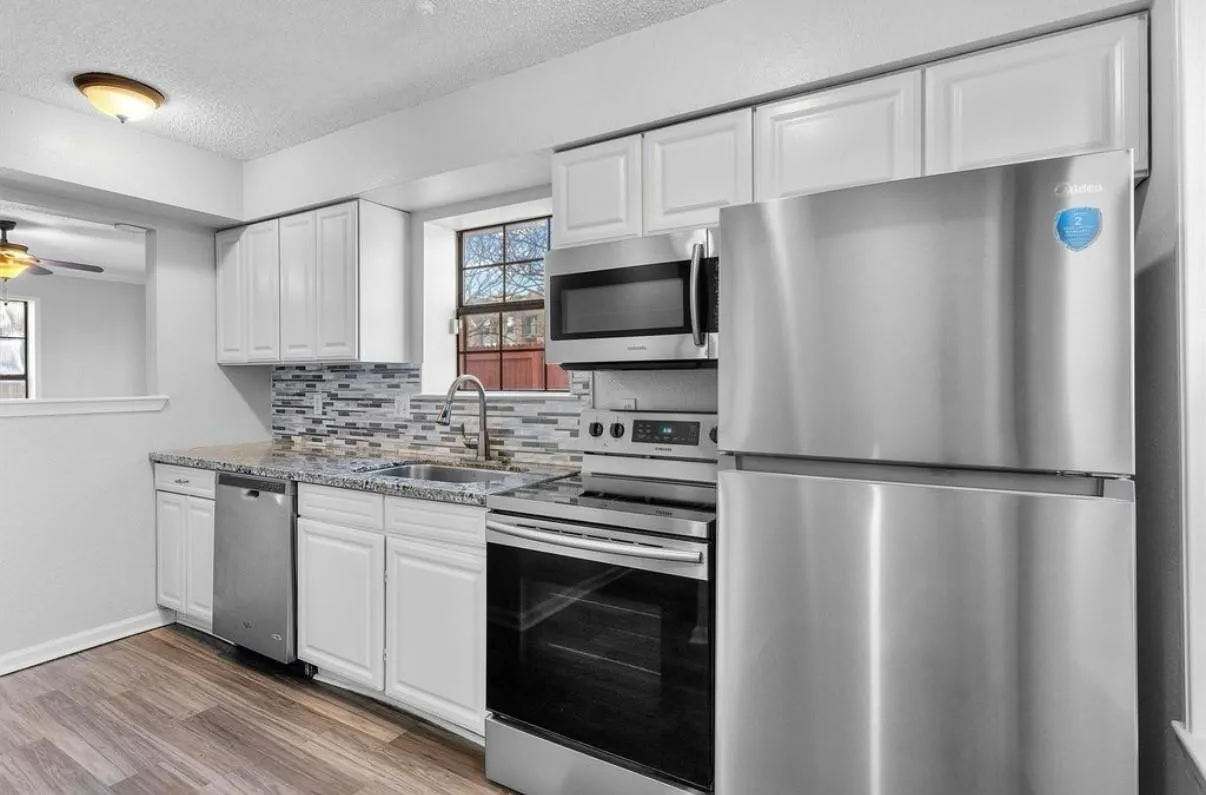 Duplex For Rent in Dallas County , 5316 Columbia Avenue, Dallas, Texas 75214, 2 Bedroom, 3 Bathroom, 1 Garage spaces, 1,152 Sqft, built in 1984, mls#21404044, Real Estate Agent in Dallas, Homes For Rent in Dallas county, Homes For Rent in Dallas, Realtor in Dallas Texas, Real Estate Brokerage Independent Realty Texas, Luminita Cordes Realtor