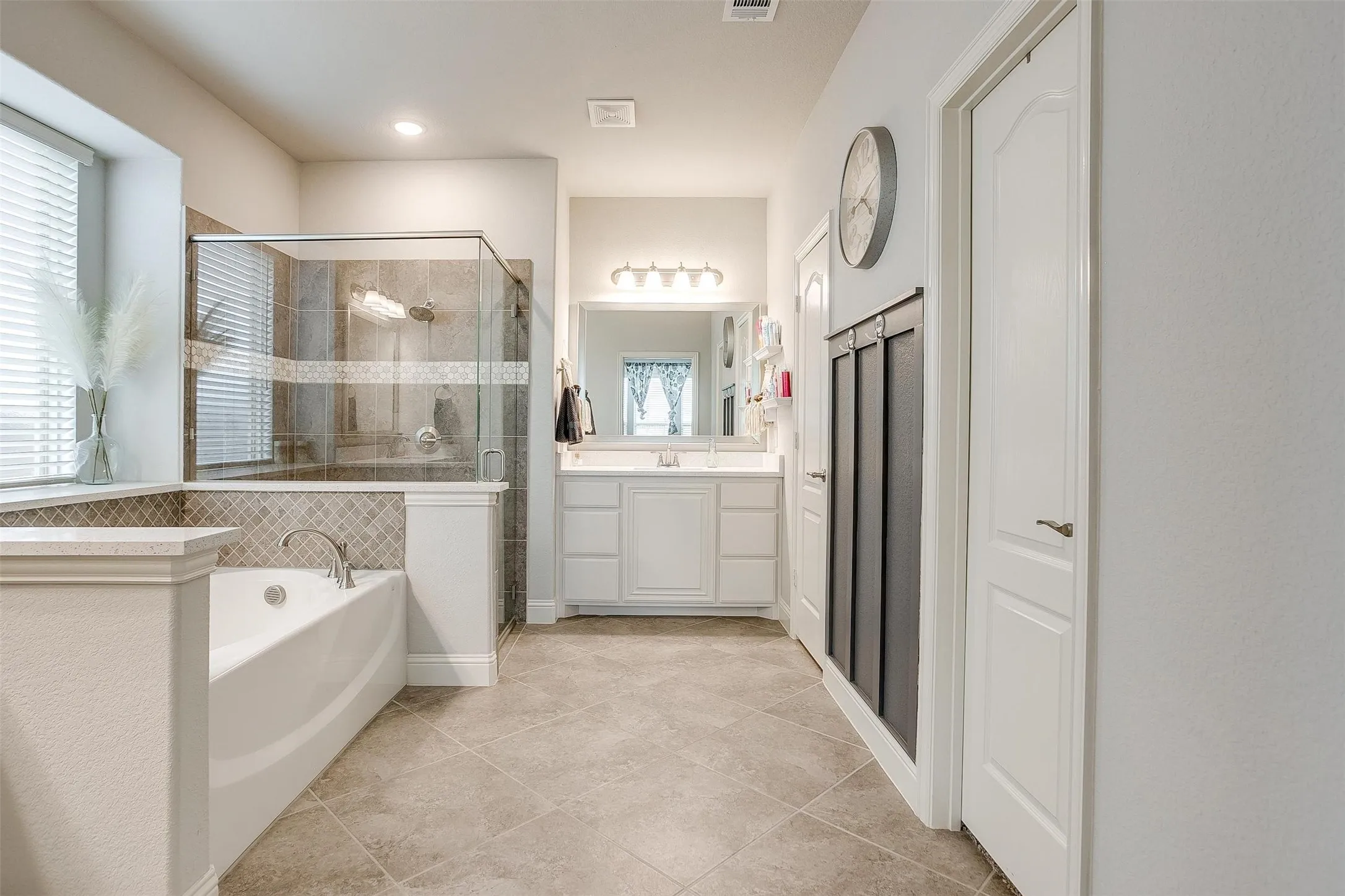 Single Family Residence For Sale in Ellis County , 458 Mesquite Grove Road, Midlothian, Texas 76065, 4 Bedroom, 4 Bathroom, 2 Garage spaces, 3,229 Sqft, built in 2021, mls#21408017, Real Estate Agent in Midlothian, Homes For Sale in Ellis county, Homes For Sale in Midlothian, Realtor in Midlothian Texas, Real Estate Brokerage Independent Realty Texas, Luminita Cordes Realtor
