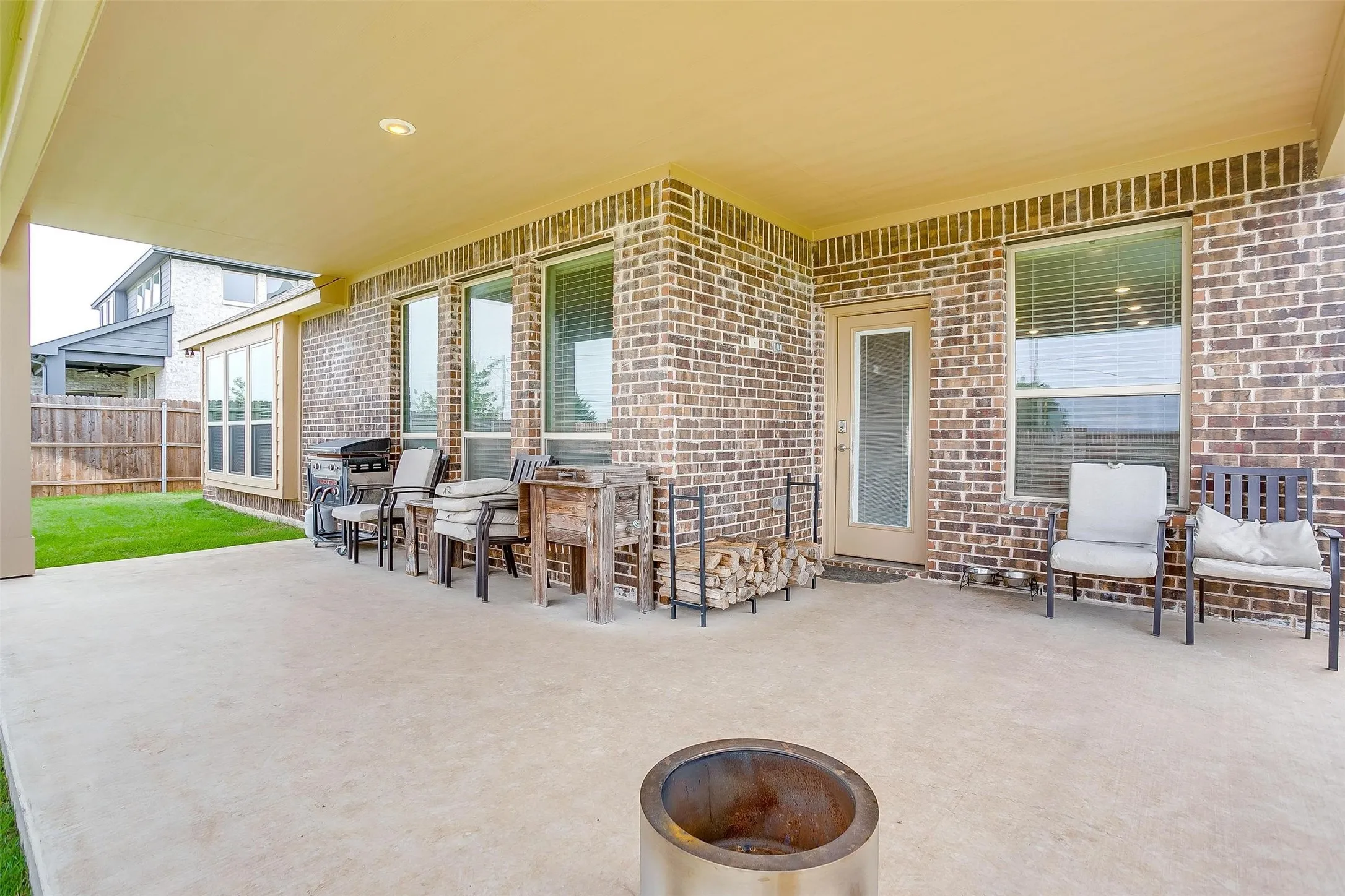 Single Family Residence For Sale in Ellis County , 458 Mesquite Grove Road, Midlothian, Texas 76065, 4 Bedroom, 4 Bathroom, 2 Garage spaces, 3,229 Sqft, built in 2021, mls#21408017, Real Estate Agent in Midlothian, Homes For Sale in Ellis county, Homes For Sale in Midlothian, Realtor in Midlothian Texas, Real Estate Brokerage Independent Realty Texas, Luminita Cordes Realtor