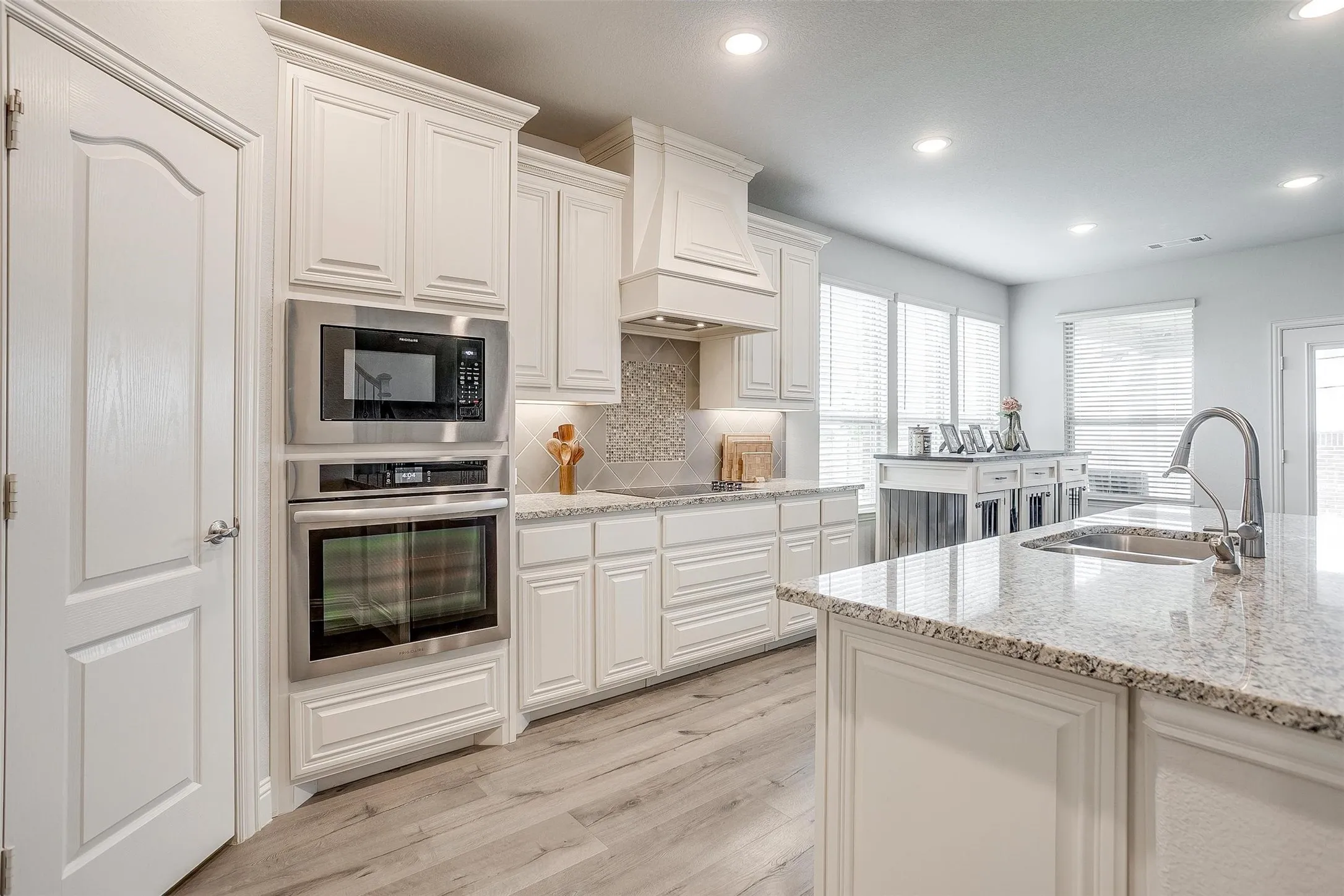 Single Family Residence For Sale in Ellis County , 458 Mesquite Grove Road, Midlothian, Texas 76065, 4 Bedroom, 4 Bathroom, 2 Garage spaces, 3,229 Sqft, built in 2021, mls#21408017, Real Estate Agent in Midlothian, Homes For Sale in Ellis county, Homes For Sale in Midlothian, Realtor in Midlothian Texas, Real Estate Brokerage Independent Realty Texas, Luminita Cordes Realtor