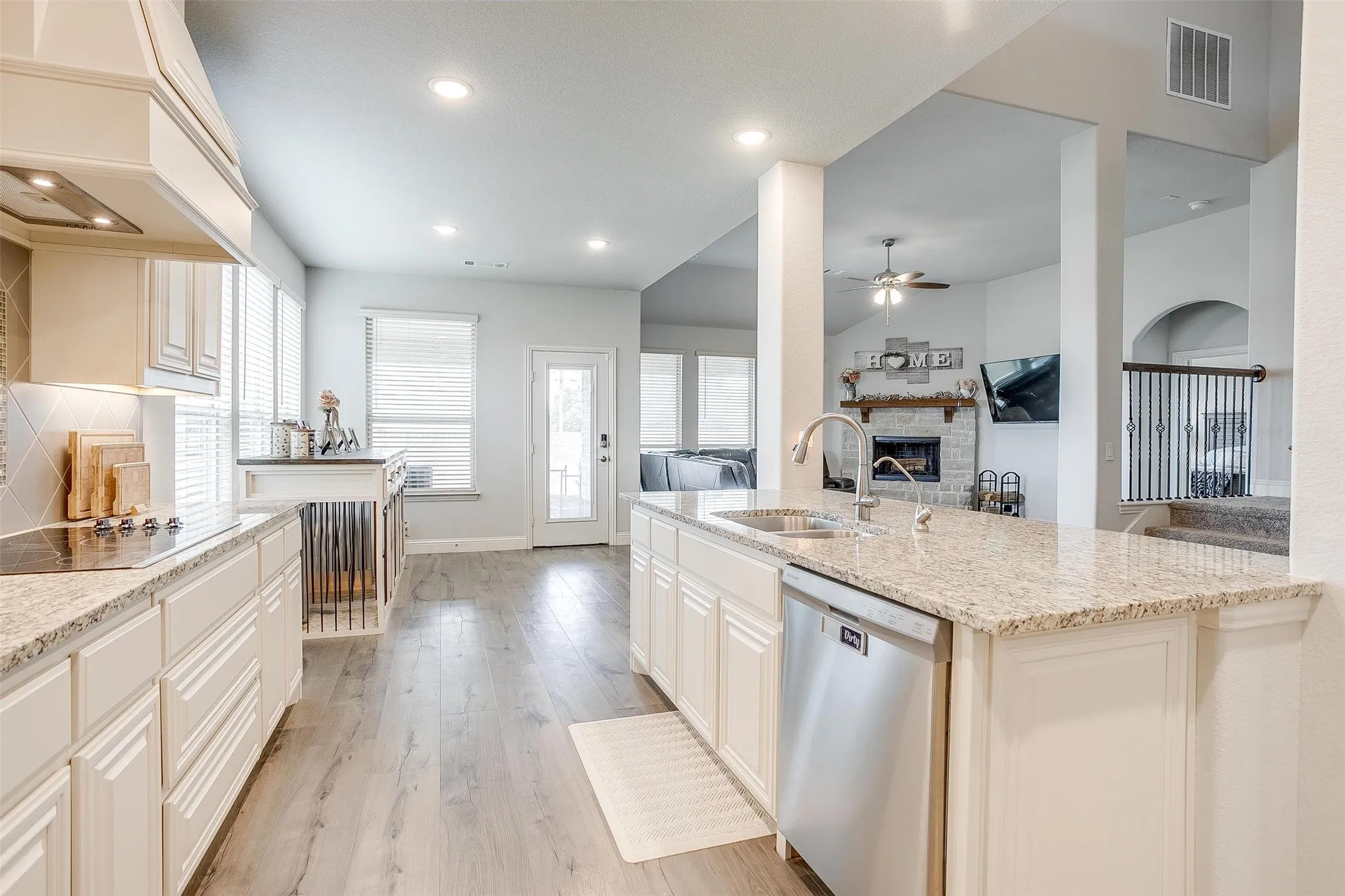 Single Family Residence For Sale in Ellis County , 458 Mesquite Grove Road, Midlothian, Texas 76065, 4 Bedroom, 4 Bathroom, 2 Garage spaces, 3,229 Sqft, built in 2021, mls#21408017, Real Estate Agent in Midlothian, Homes For Sale in Ellis county, Homes For Sale in Midlothian, Realtor in Midlothian Texas, Real Estate Brokerage Independent Realty Texas, Luminita Cordes Realtor