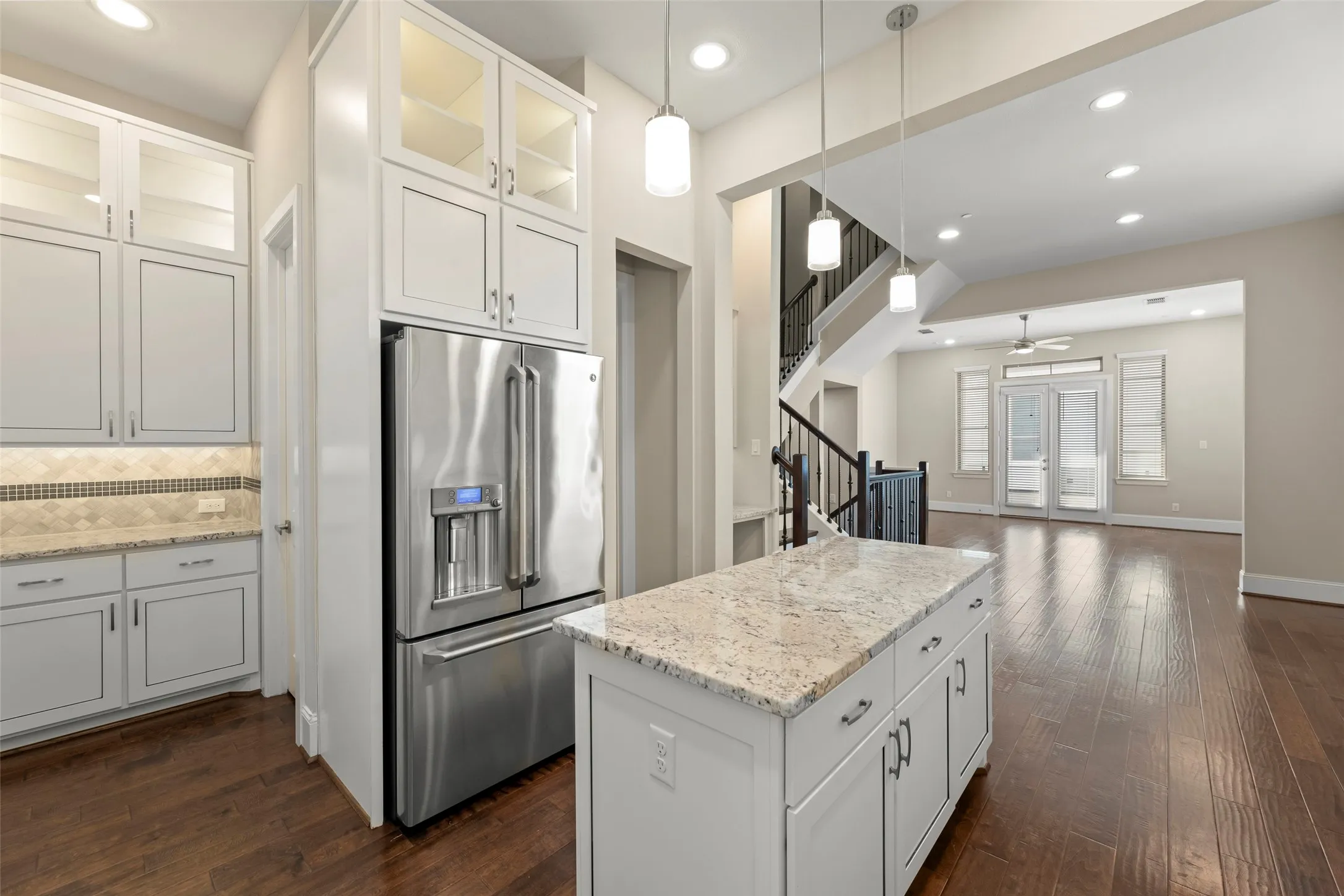 Townhouse For Sale in Harris County , 5469 Larkin Street Street 9, Houston, Texas 77007, 3 Bedroom, 4 Bathroom, 2 Garage spaces, 2,844 Sqft, built in 2014, mls#21405956, Real Estate Agent in Houston, Homes For Sale in Harris county, Homes For Sale in Houston, Realtor in Houston Texas, Real Estate Brokerage Independent Realty Texas, Luminita Cordes Realtor