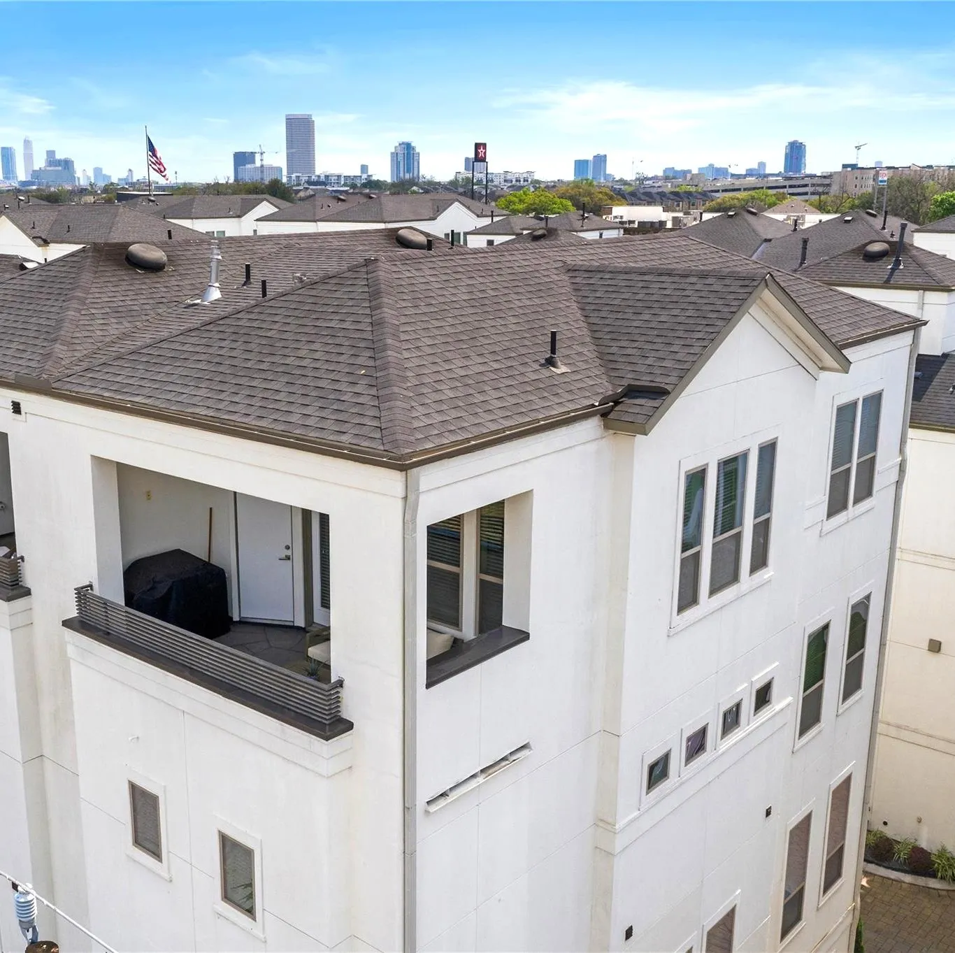 Townhouse For Sale in Harris County , 5469 Larkin Street Street 9, Houston, Texas 77007, 3 Bedroom, 4 Bathroom, 2 Garage spaces, 2,844 Sqft, built in 2014, mls#21405956, Real Estate Agent in Houston, Homes For Sale in Harris county, Homes For Sale in Houston, Realtor in Houston Texas, Real Estate Brokerage Independent Realty Texas, Luminita Cordes Realtor