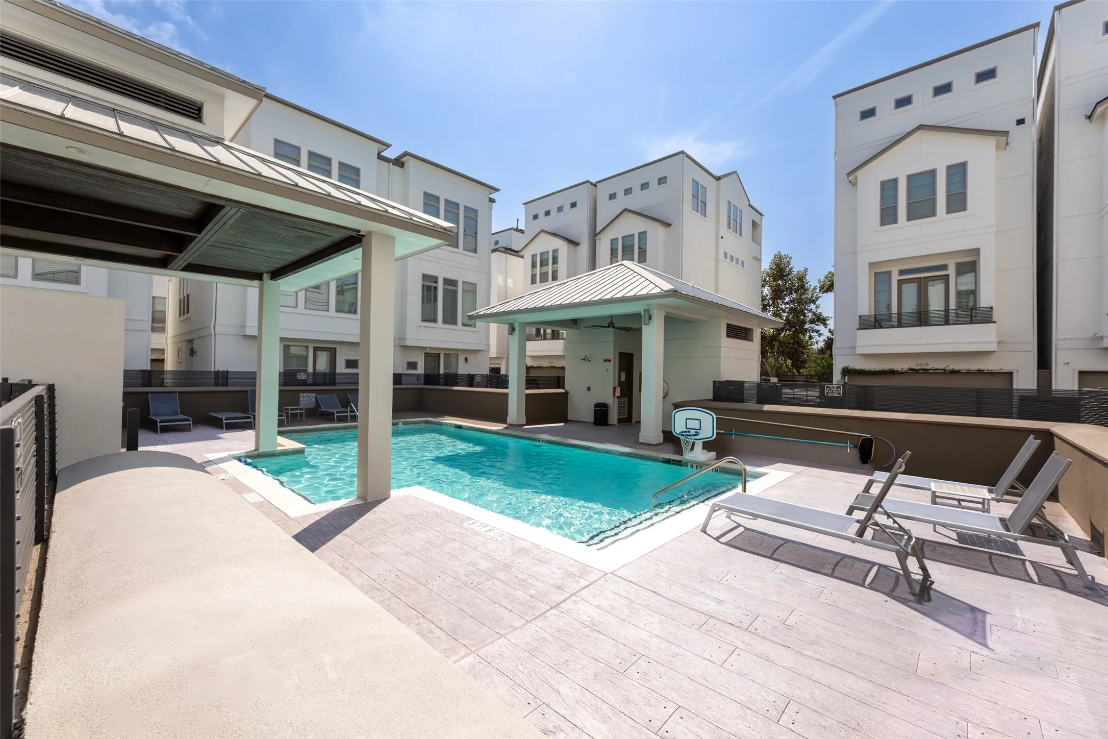 Townhouse For Sale in Harris County , 5469 Larkin Street Street 9, Houston, Texas 77007, 3 Bedroom, 4 Bathroom, 2 Garage spaces, 2,844 Sqft, built in 2014, mls#21405956, Real Estate Agent in Houston, Homes For Sale in Harris county, Homes For Sale in Houston, Realtor in Houston Texas, Real Estate Brokerage Independent Realty Texas, Luminita Cordes Realtor